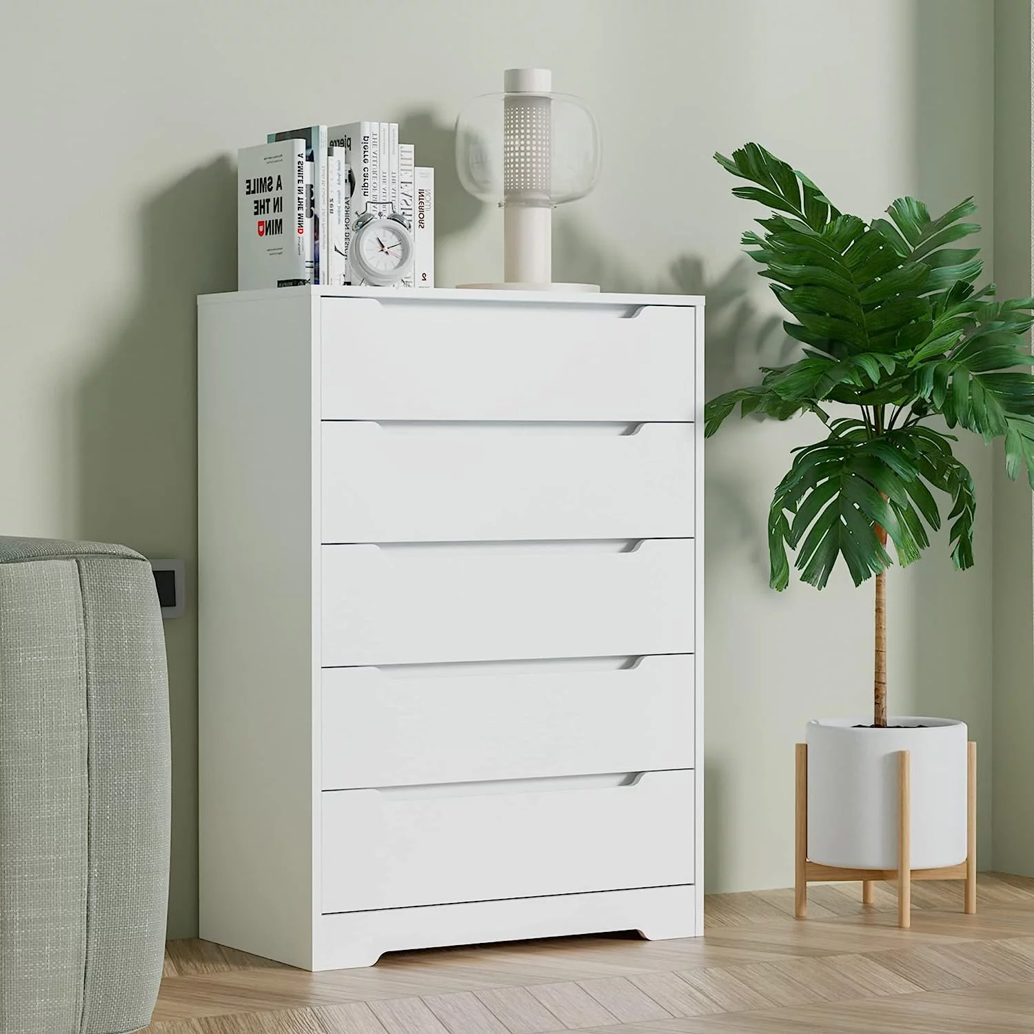 Cozy Castle 5 White Drawer Chest, Mid Century Nightstand with Cutout Handle, Accent Drawer Dresser, Wood Storage Cabinet with Drawers for Bedroom Living Room Home Office Entry