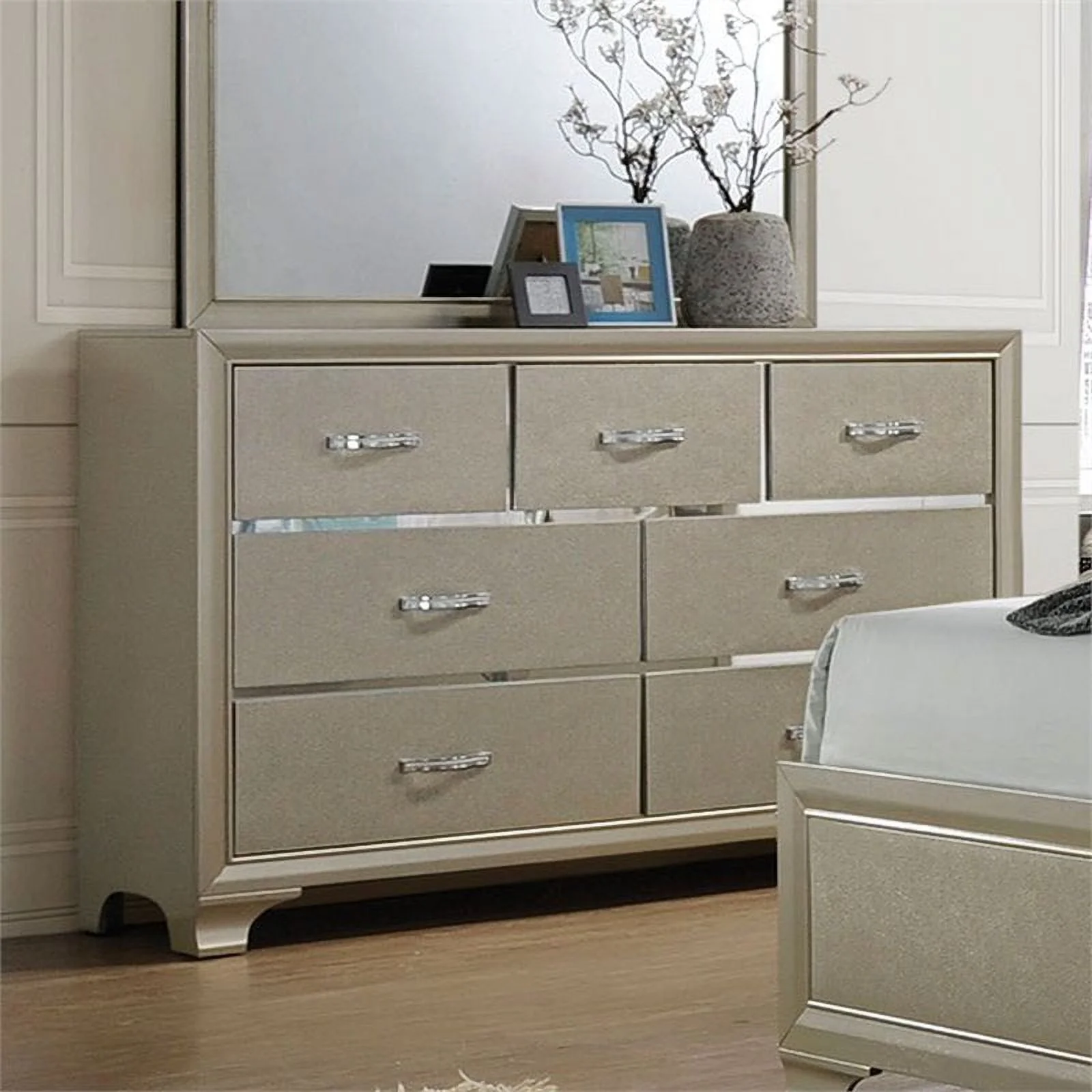 Bowery Hill 7 Drawer Dresser in Champagne