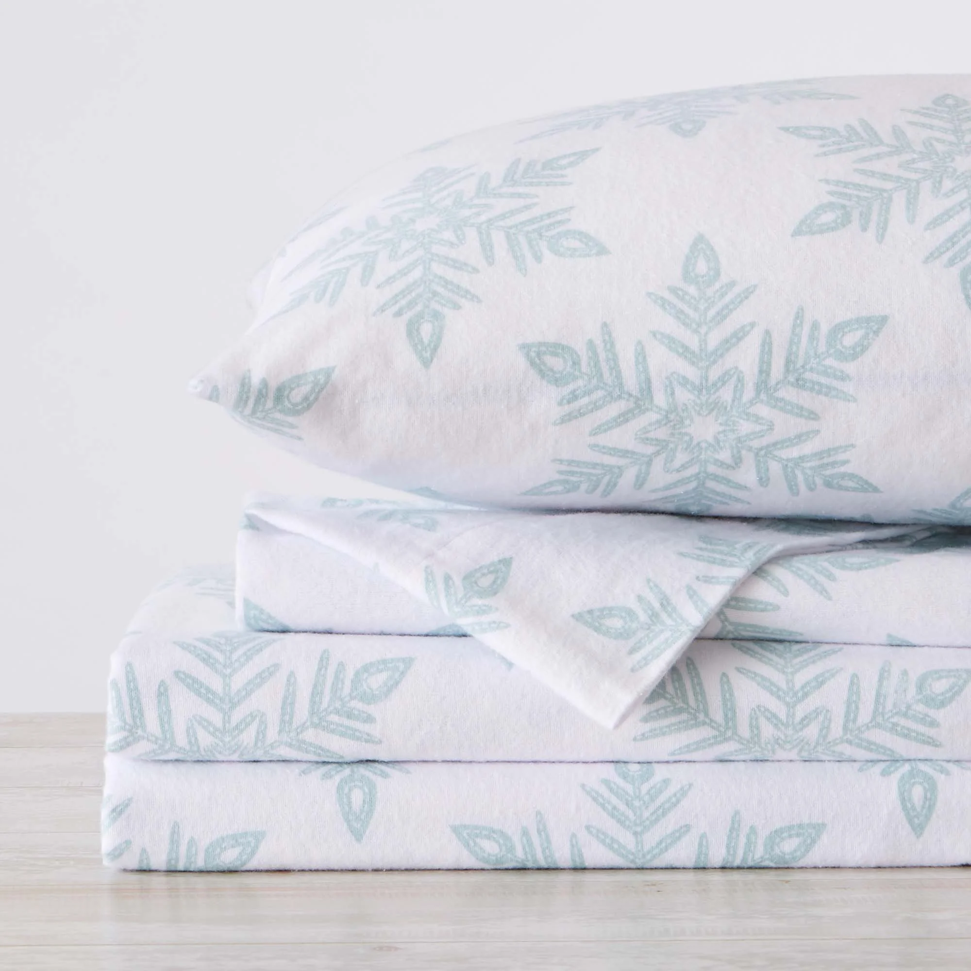 Great Bay Home Turkish Cotton Printed Flannel Sheet Set (Queen, Snowflake - Simple White)