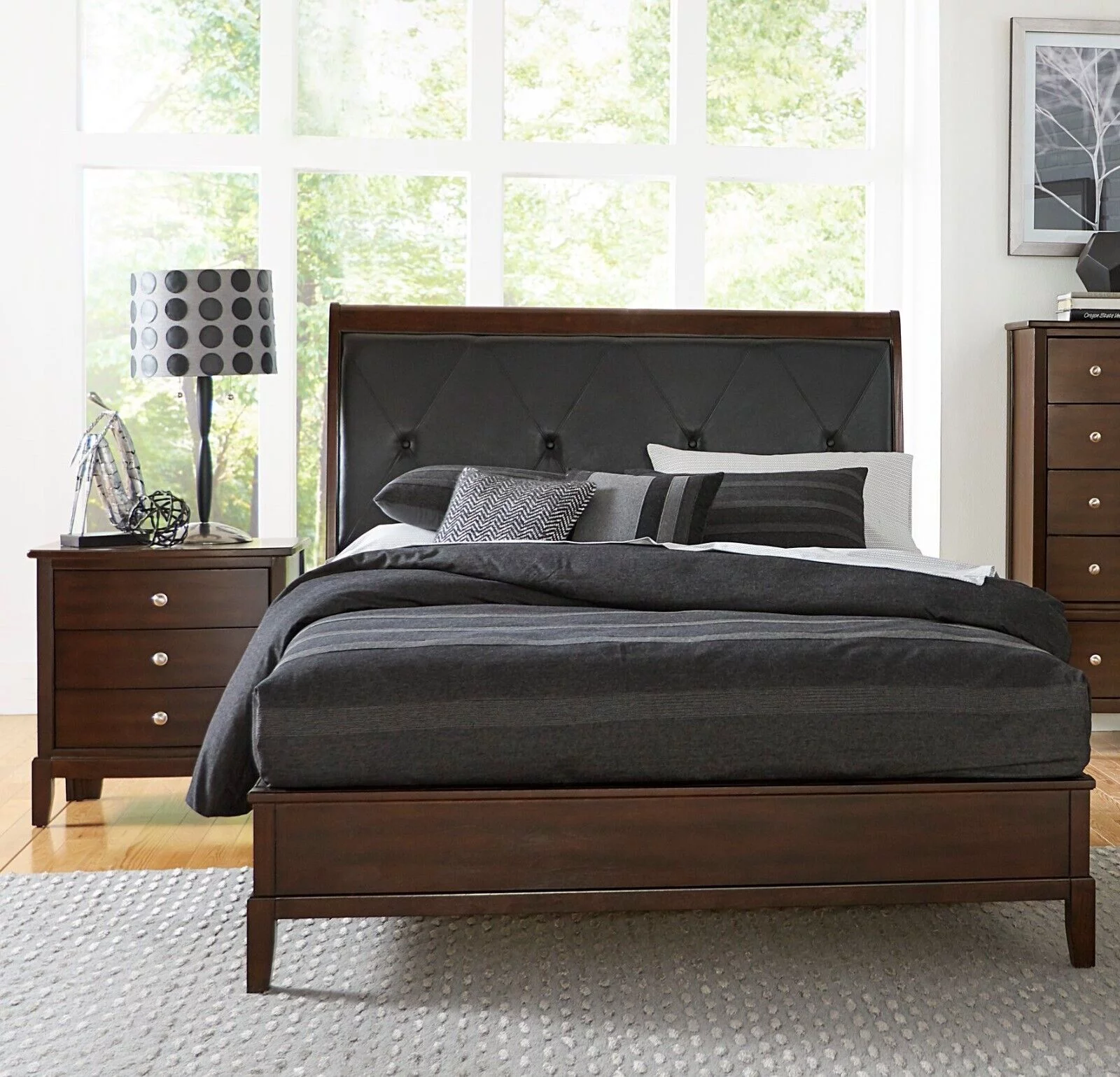 Dark Cherry Finish 3pc Bedroom Set Queen Size Panel Bed and Two Nightstands Classic Transitional Bedroom Furniture
