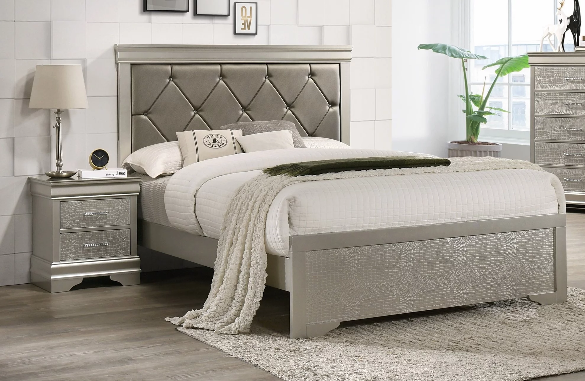 3Pc Silver Finish King Size Panel Upholstered Button Tufted Headboard Bed Nightstand Set Wooden Bedroom Furniture
