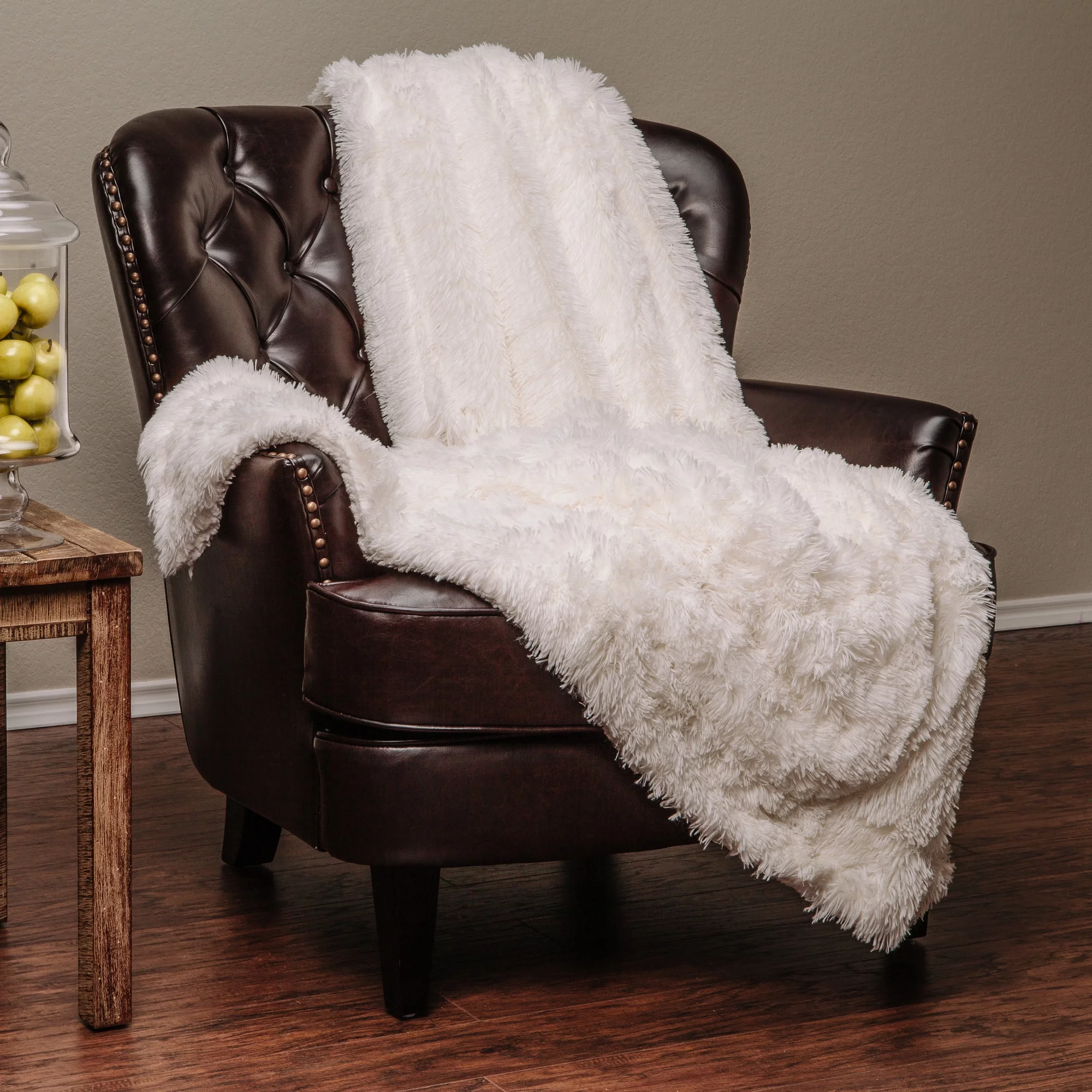Chanasya Super Soft Shaggy Longfur Throw Blanket | Snuggly Fuzzy Faux Fur Lightweight Warm Elegant Cozy Plush Sherpa Fleece Microfiber Blanket | For Bed Couch Living Bed Room - King - White