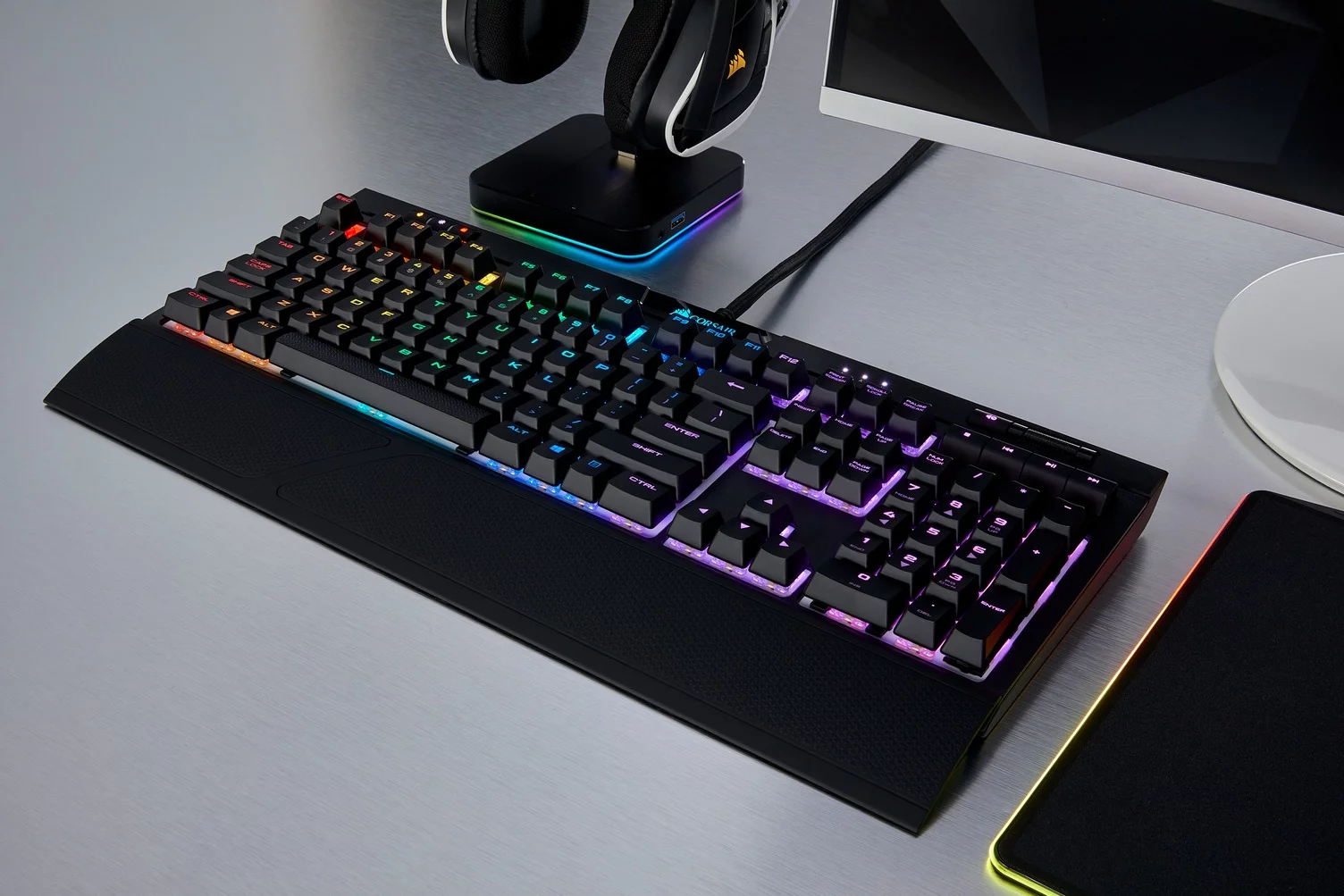 Corsair Strafe RGB MK.2 Mechanical Keyboard, USB Pass-Through Port