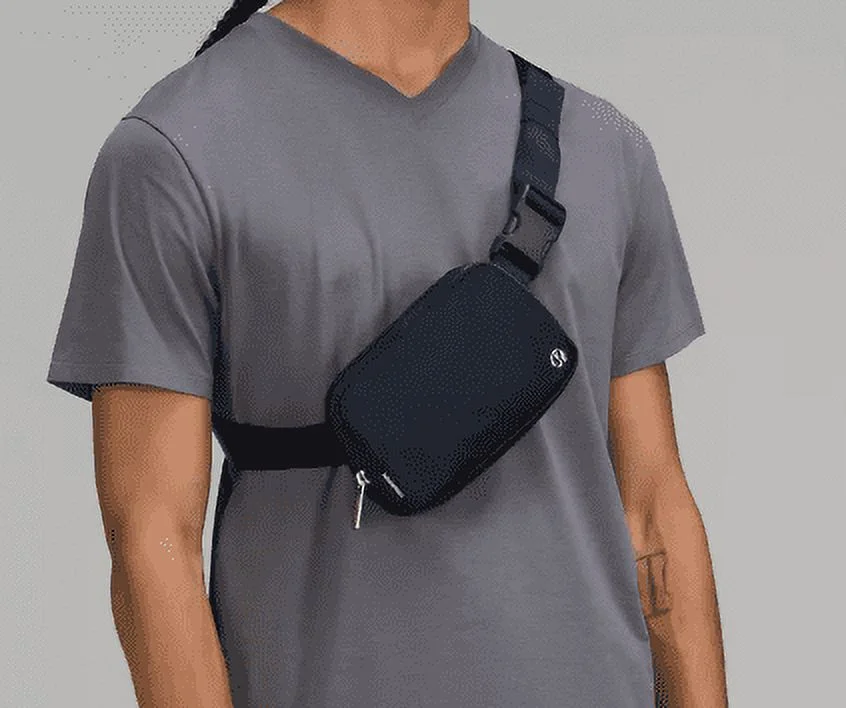 Lululemon Everywhere Belt Bag, Navy, 7.5 x 5 x 2 Inches
