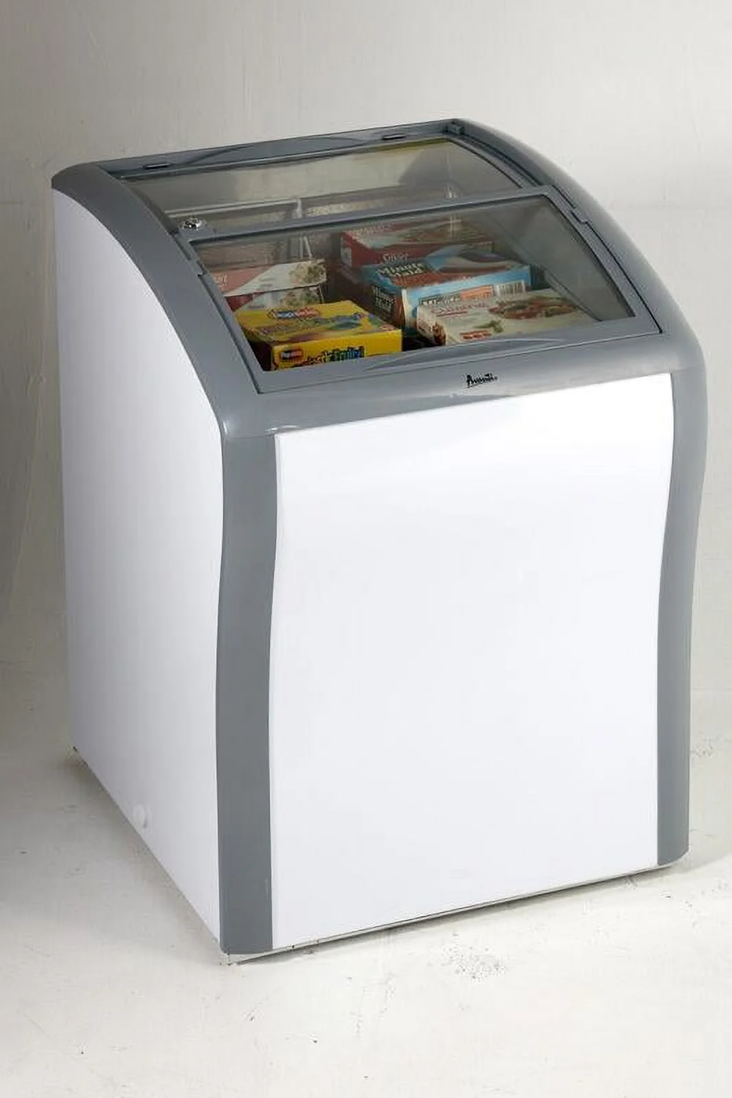 Avanti Cfc43q0wg White 4.3cf Chest Freezer And Refrigerator