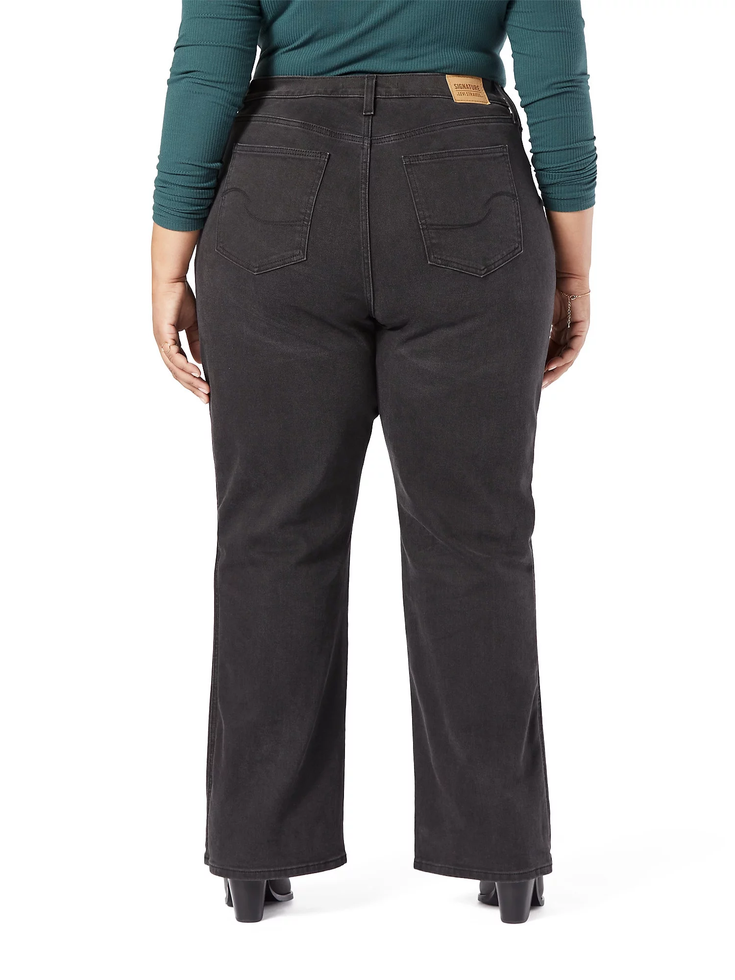 Signature by Levi Strauss & Co. Women's Plus Heritage Kick Boot Jeans