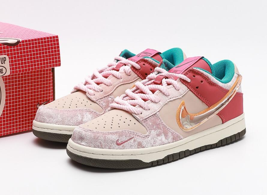 Social Status x Dunk Low GS  Strawberry Milk  DM3349-600 - vstockx