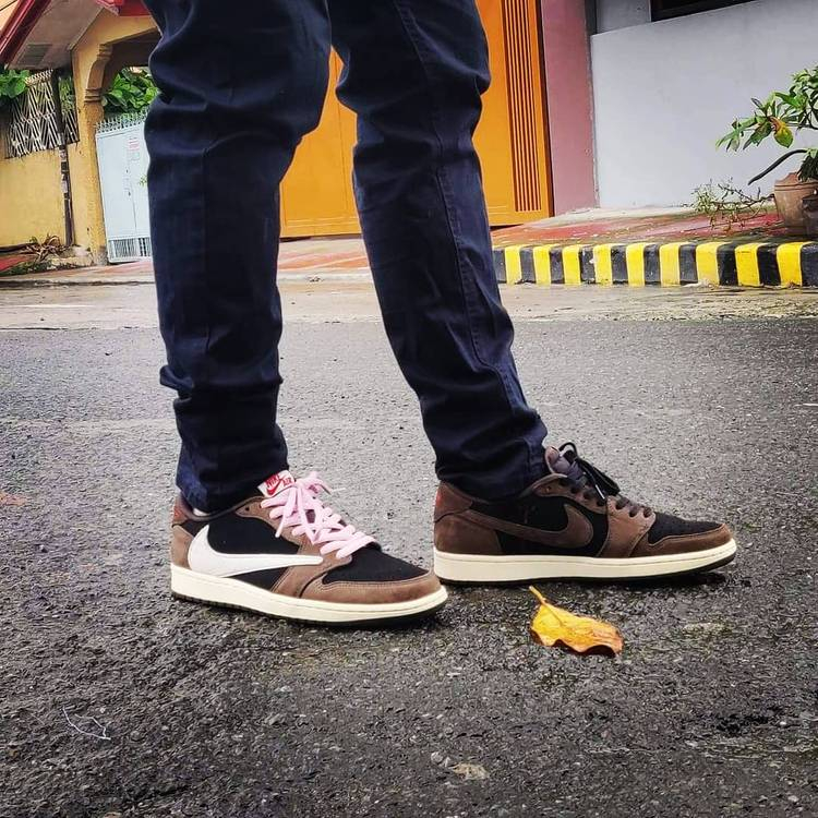 Travis Scott x Air Jordan 1 Low  Mocha  CQ4277-001 - vstockx