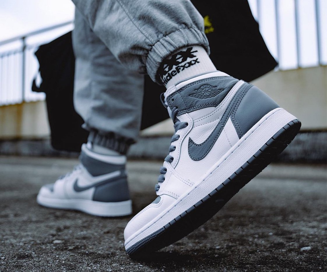 Air Jordan 1 Retro High OG  Stealth  555088-037 - vstockx