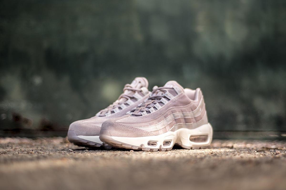 Wmns Air Max 95 LX 'Particle Rose' AA1103-600 - vstockx