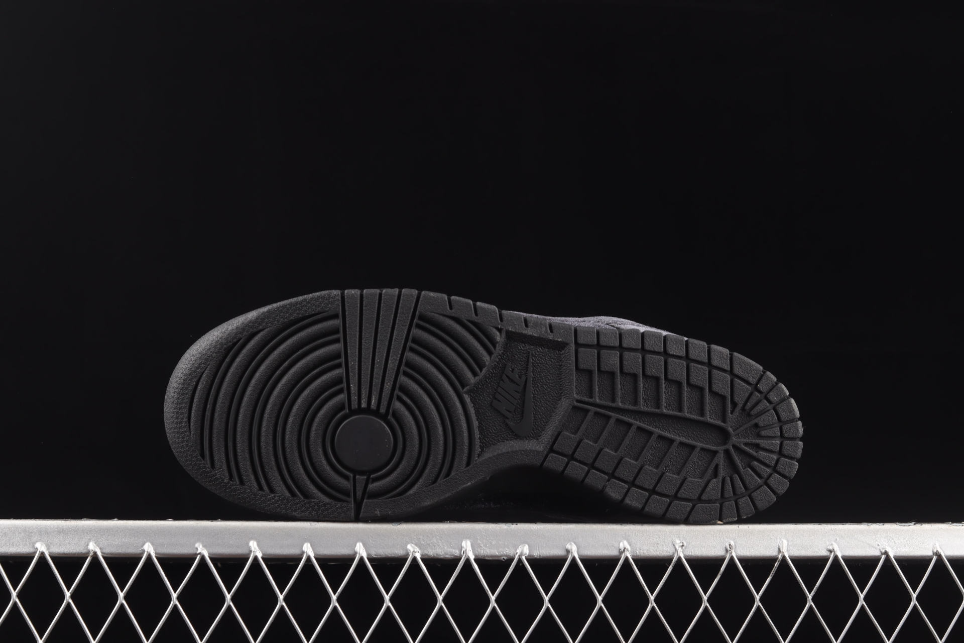 Dover Street Market x Dunk Low  Black Velvet  DH2686-002 - vstockx