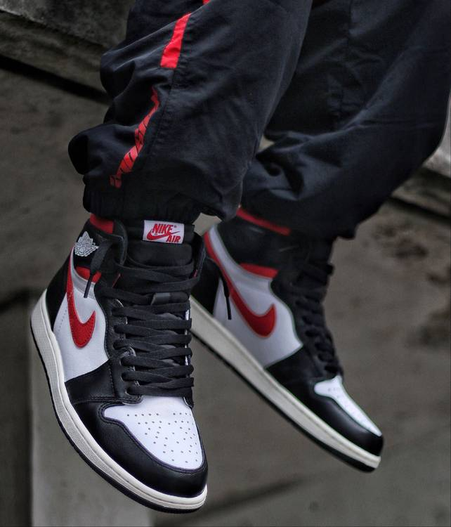 Air Jordan 1 Retro High OG  Gym Red  555088-061 - vstockx