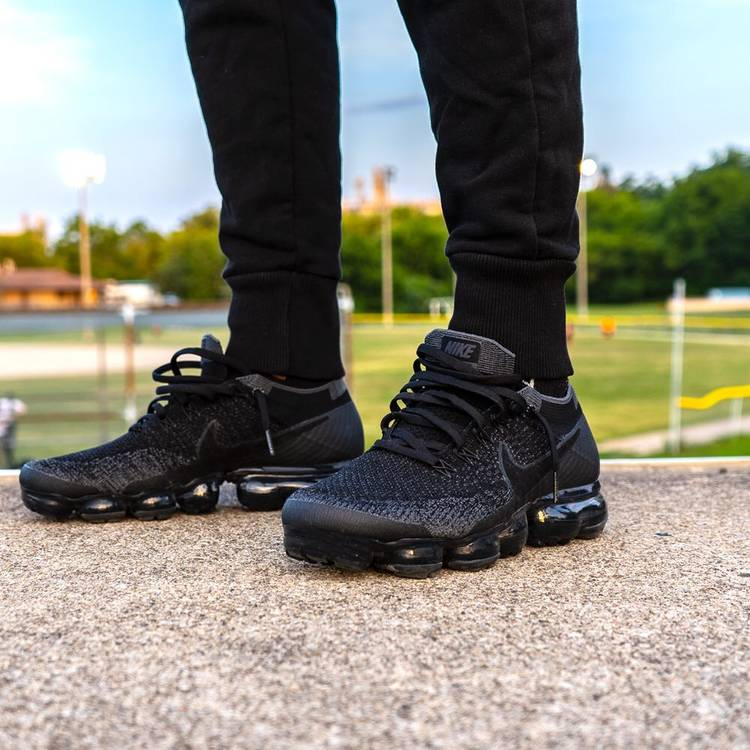 Air VaporMax 'Triple Black' 849558-007 - vstockx