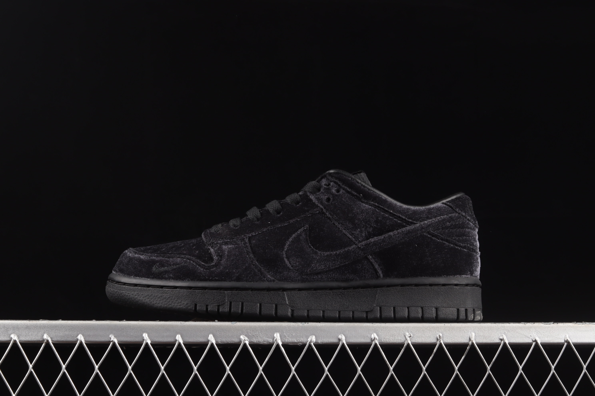 Dover Street Market x Dunk Low  Black Velvet  DH2686-002 - vstockx