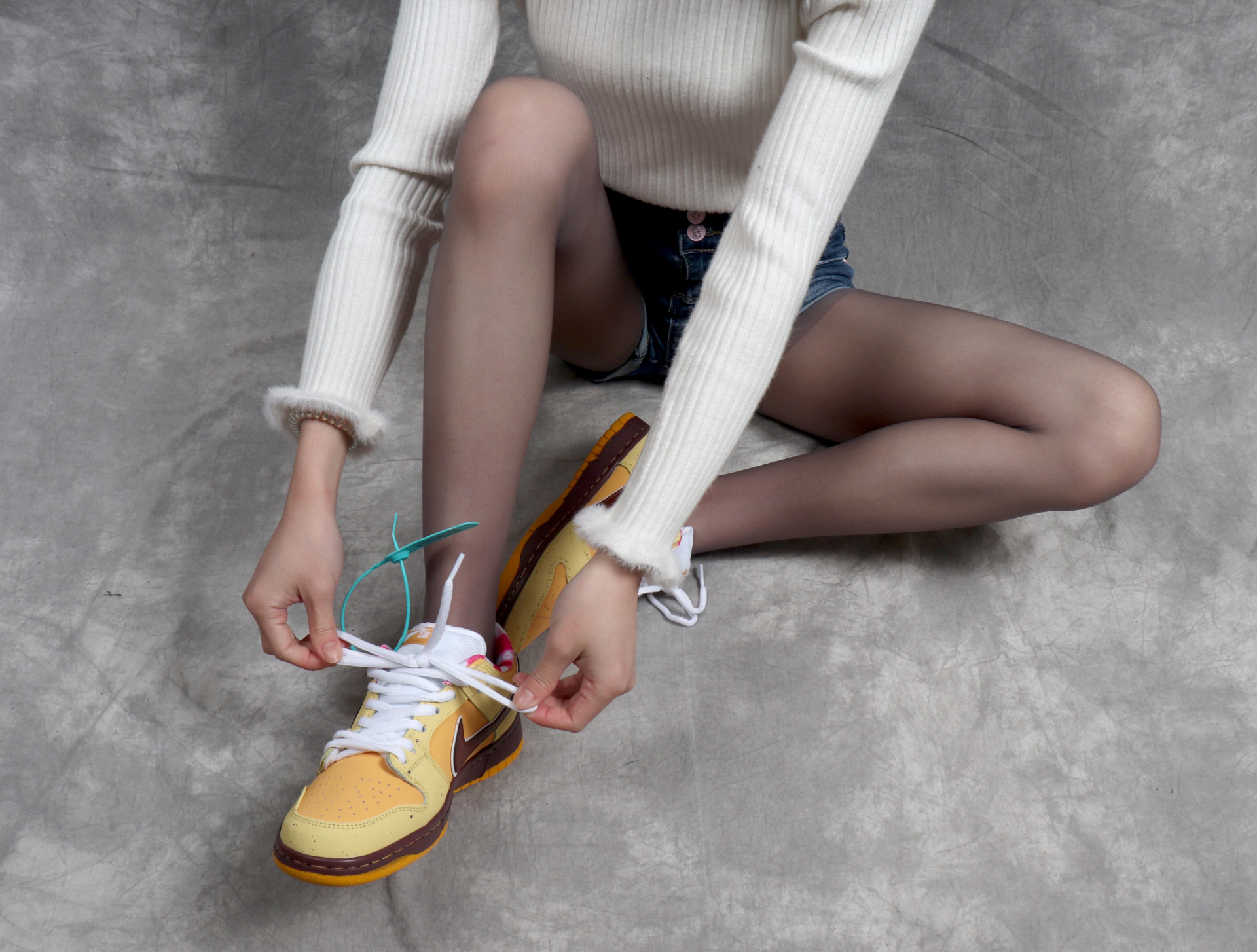 Dunk Low Premium SB  Yellow Lobster  313170-137566 - vstockx