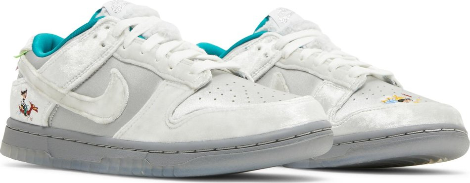 Wmns Dunk Low  Ice  D02326-001 - vstockx