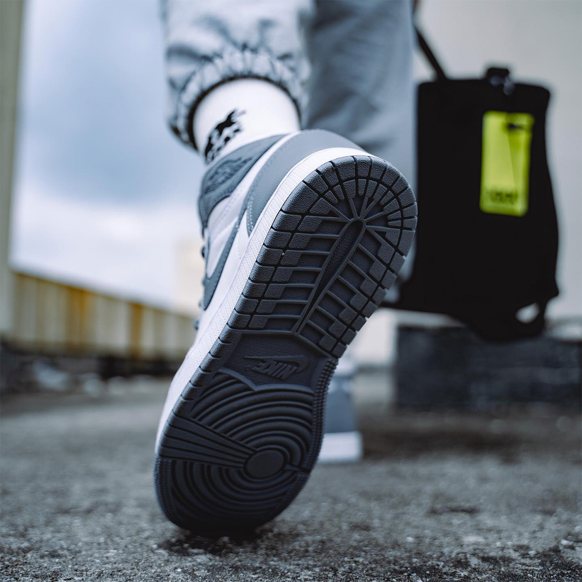 Air Jordan 1 Retro High OG  Stealth  555088-037 - vstockx