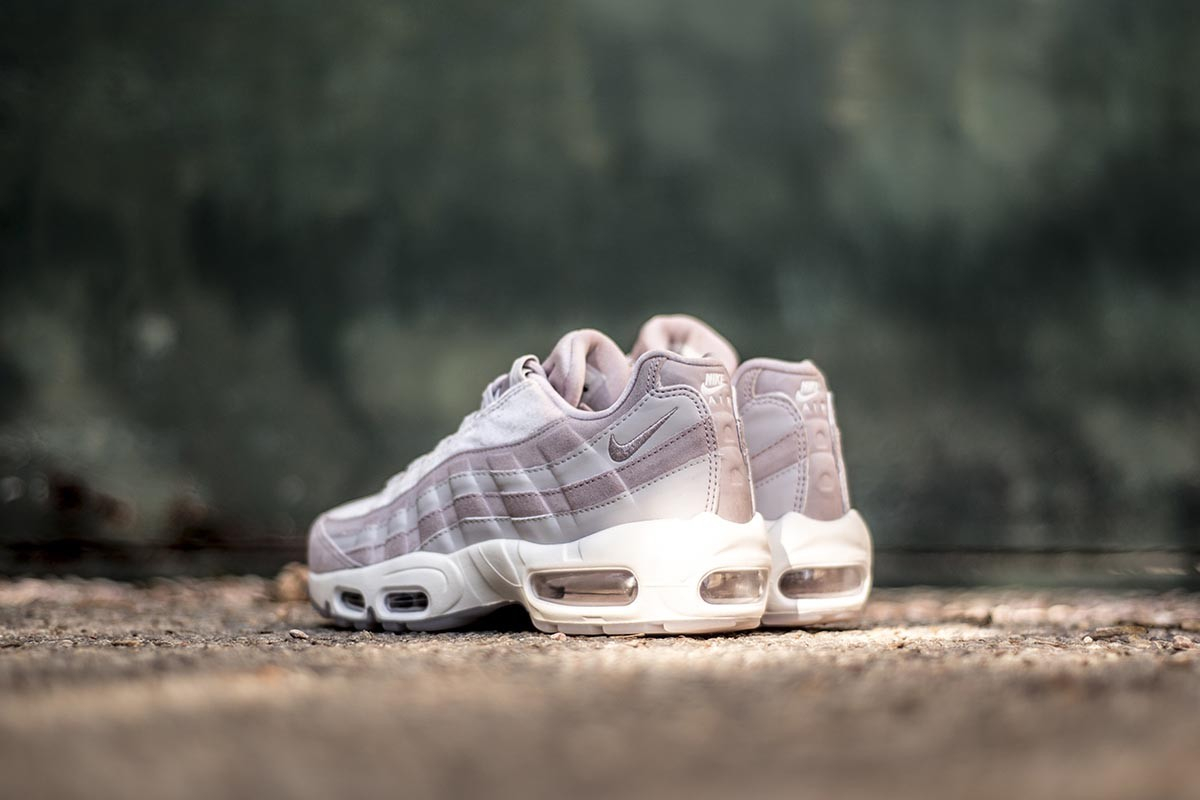 Wmns Air Max 95 LX 'Particle Rose' AA1103-600 - vstockx