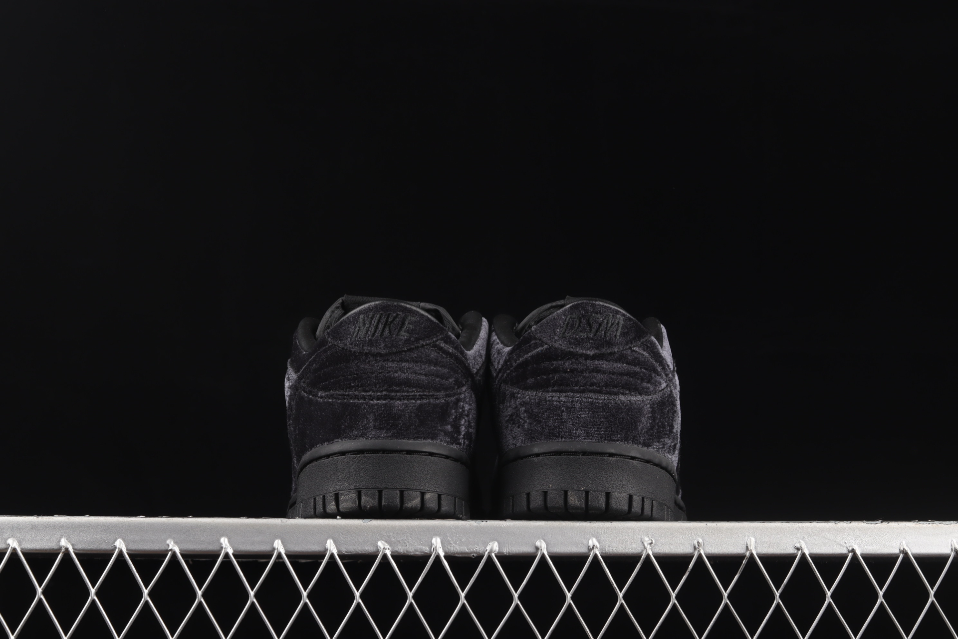 Dover Street Market x Dunk Low  Black Velvet  DH2686-002 - vstockx