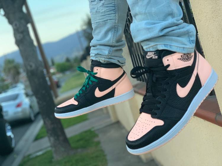 Air Jordan 1 Retro High OG  Crimson Tint  555088-081 - vstockx