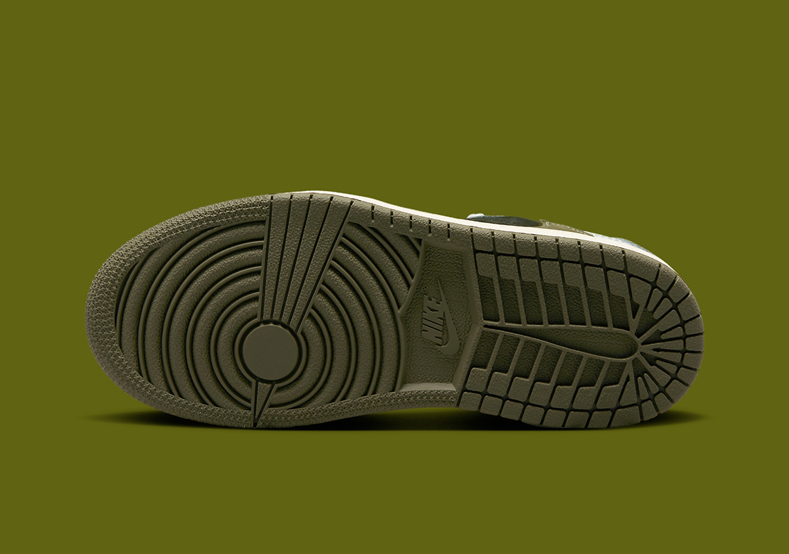 Travis Scott x Wmns Air Jordan 1 Low OG  Olive  DZ4137-106 - vstockx