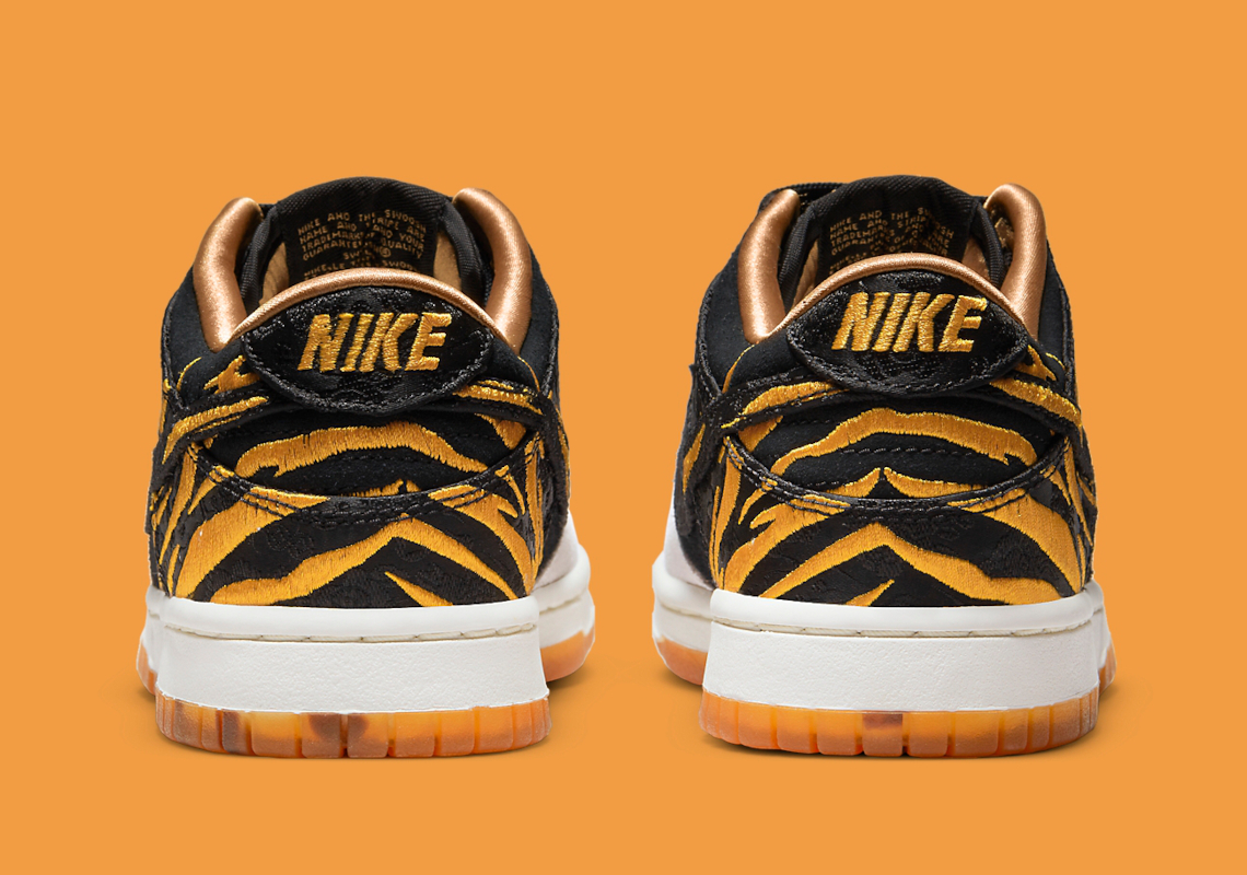 Dunk Low GS  God Of Wealth  DQ5351-001 - vstockx