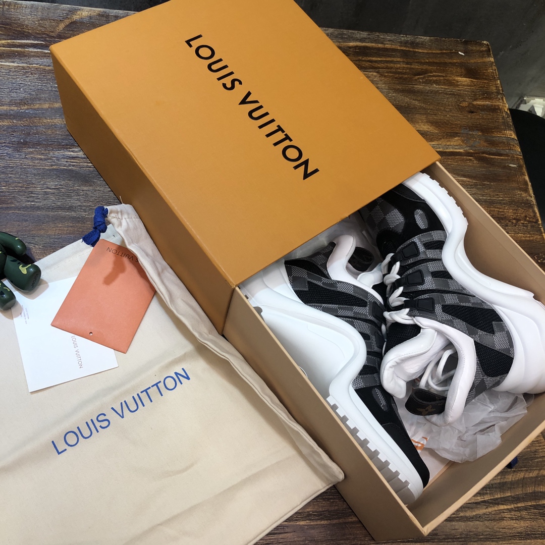 Louis Vuitton Archlight 18 - vstockx