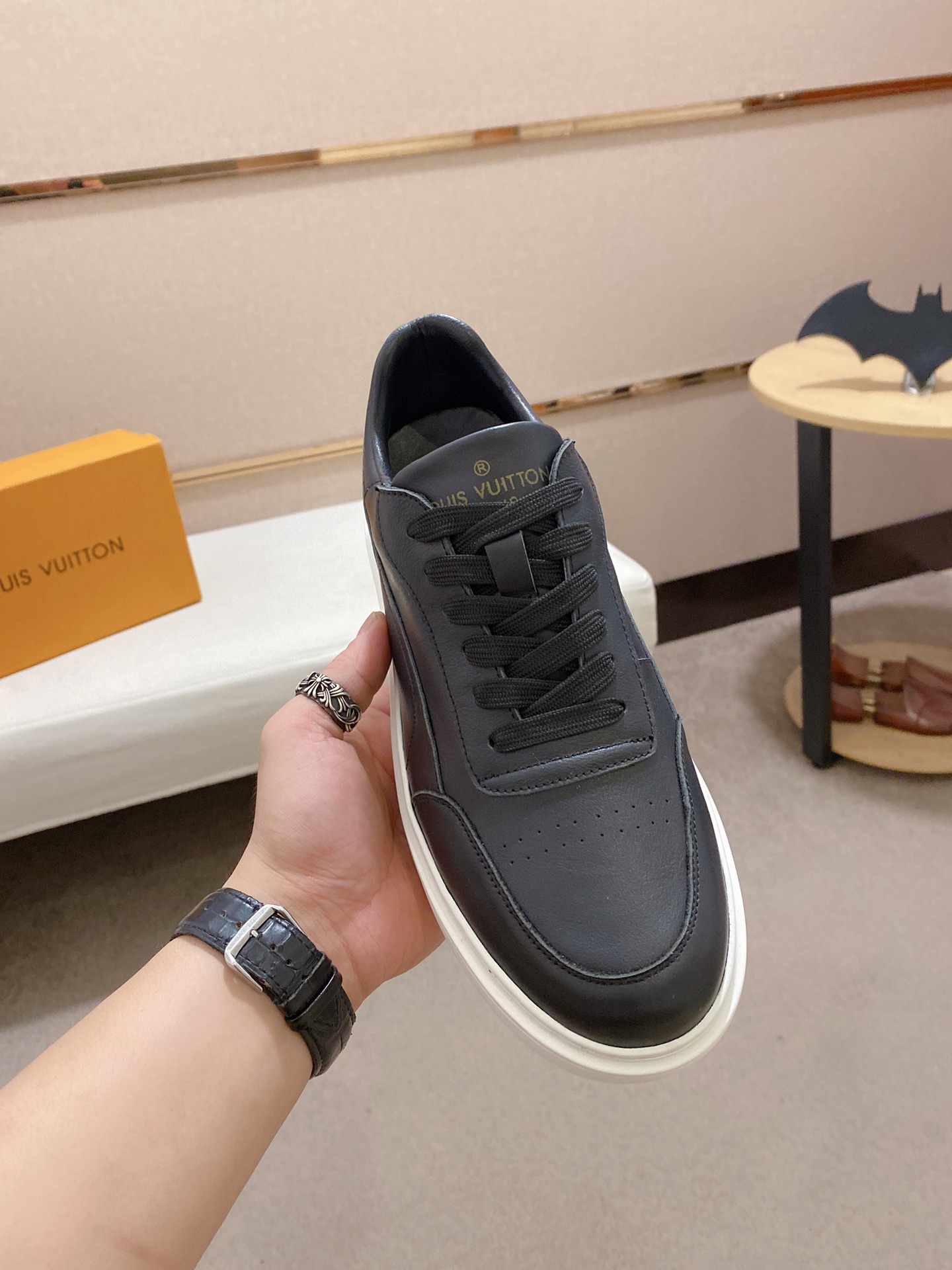 Louis Vuitton Low Top sneaker 126 - vstockx