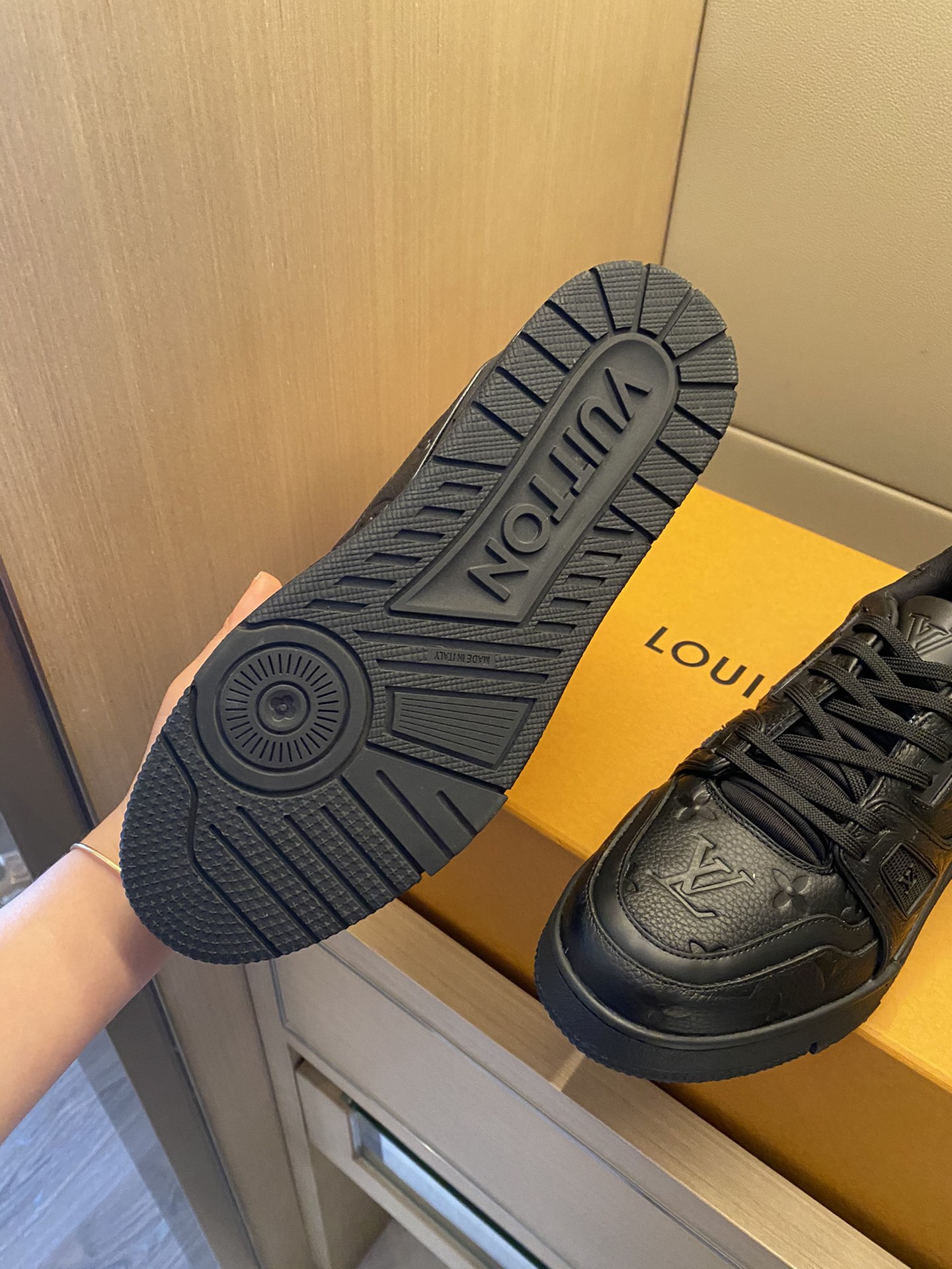 Louis Vuitton LV TRAINERS SNEAKER 9 - vstockx