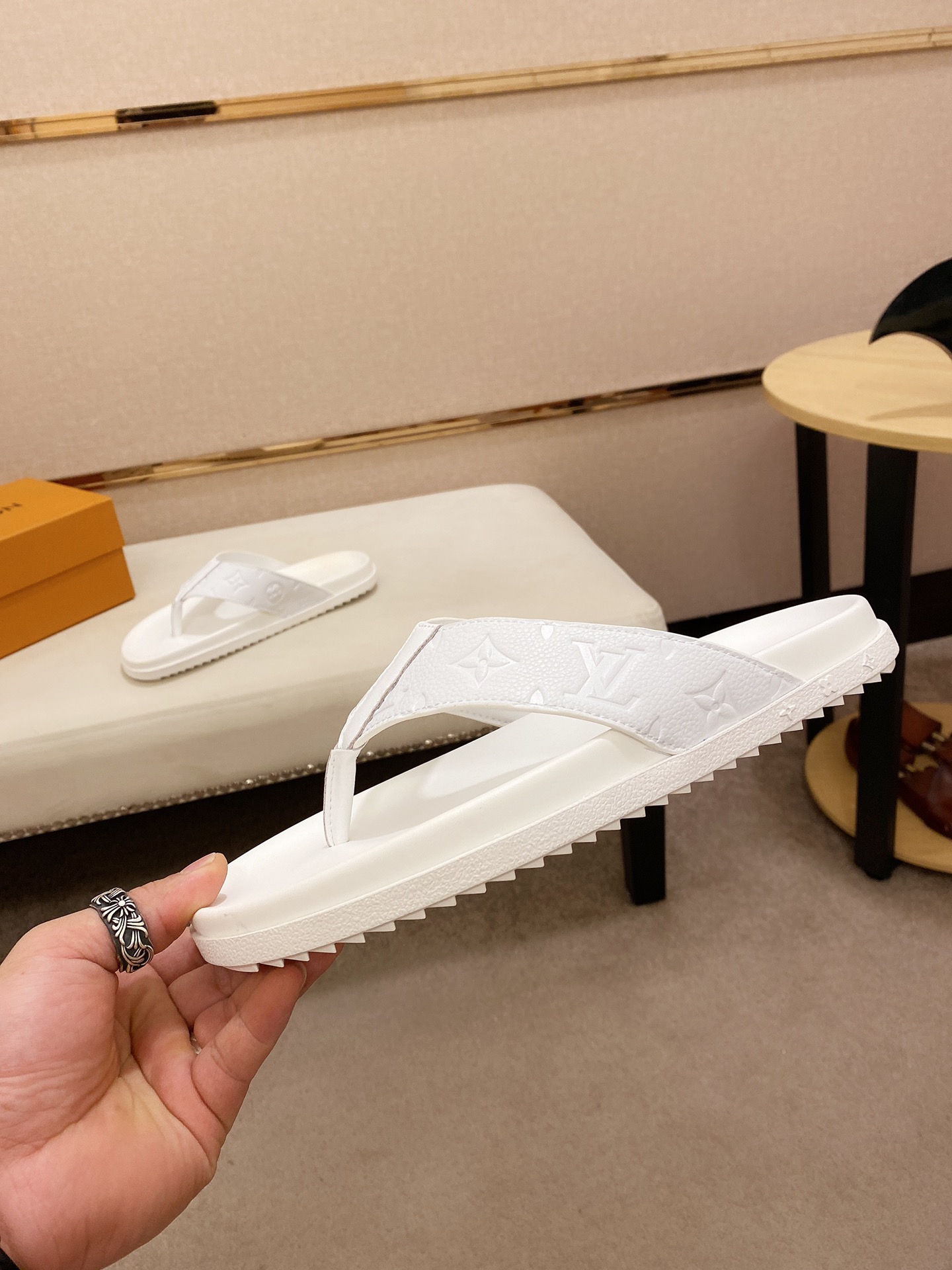 Louis Vuitton Slipper 11 - vstockx