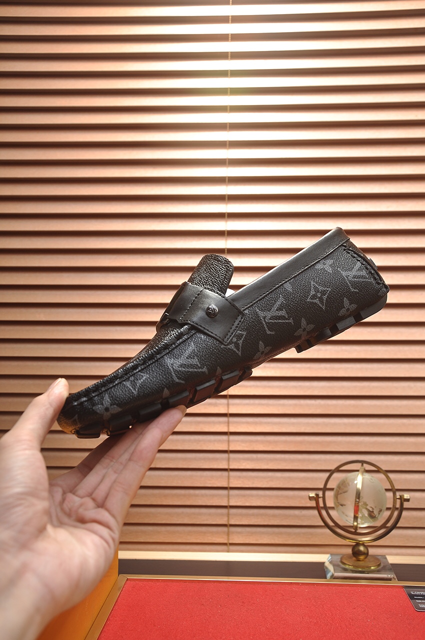 Louis Vuitton Leather Boots 33 - vstockx