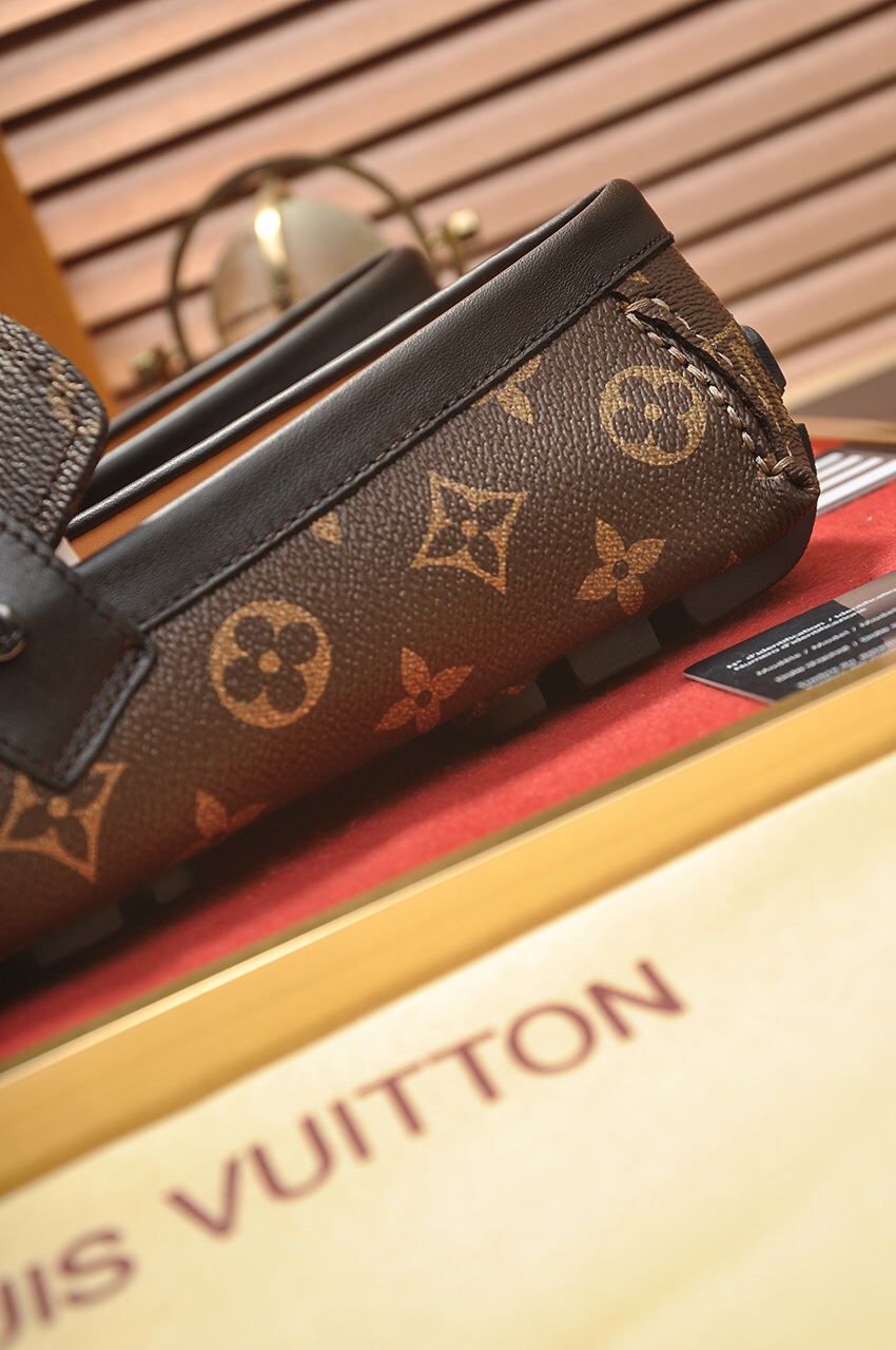 Louis Vuitton Leather Boots 32 - vstockx