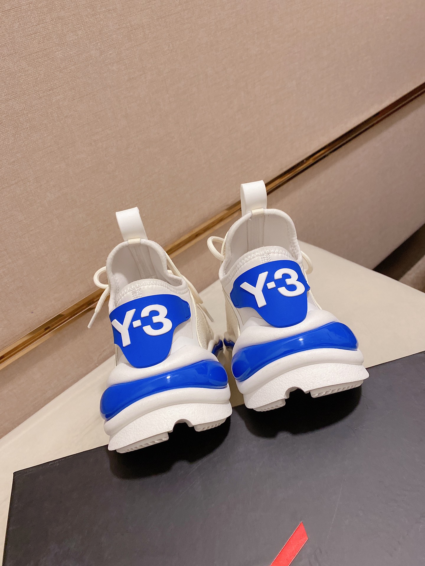 Y-3 Kaiwa Lace-Up Sneakers 6 - vstockx