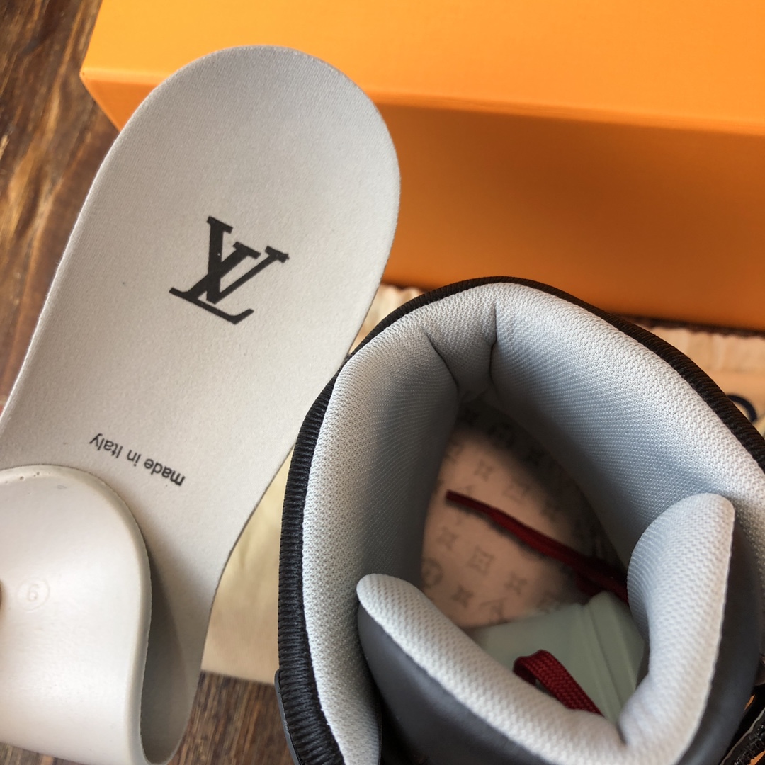 Louis Vuitton Trainer Sneakers 18 - vstockx