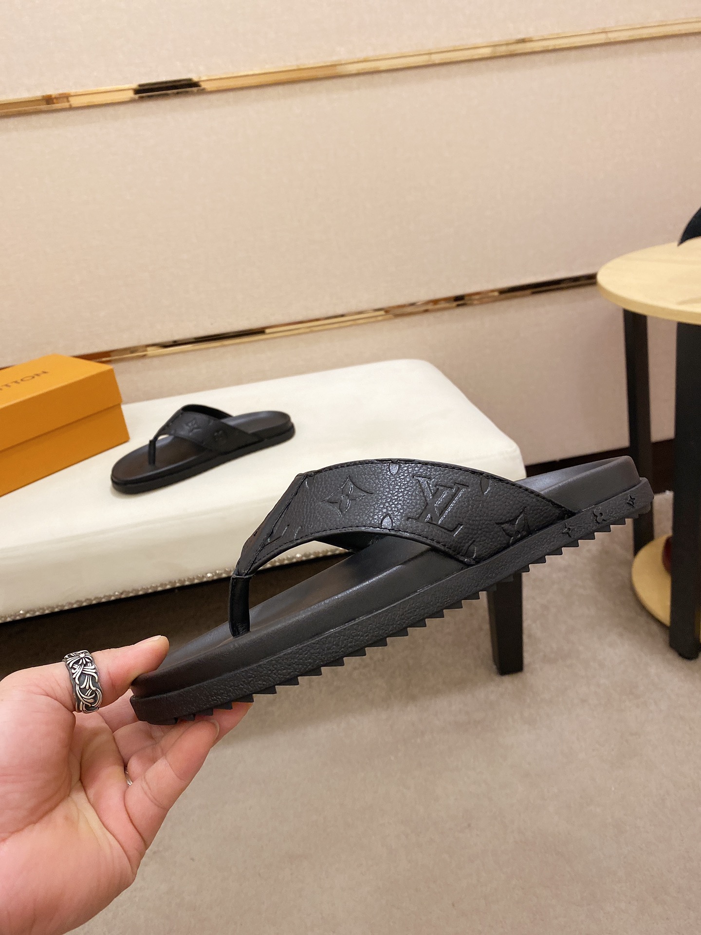 Louis Vuitton Slipper 13 - vstockx