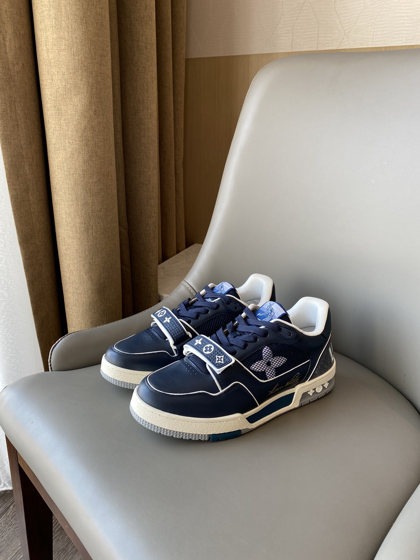 Louis Vuitton LV TRAINERS SNEAKER 9 - vstockx