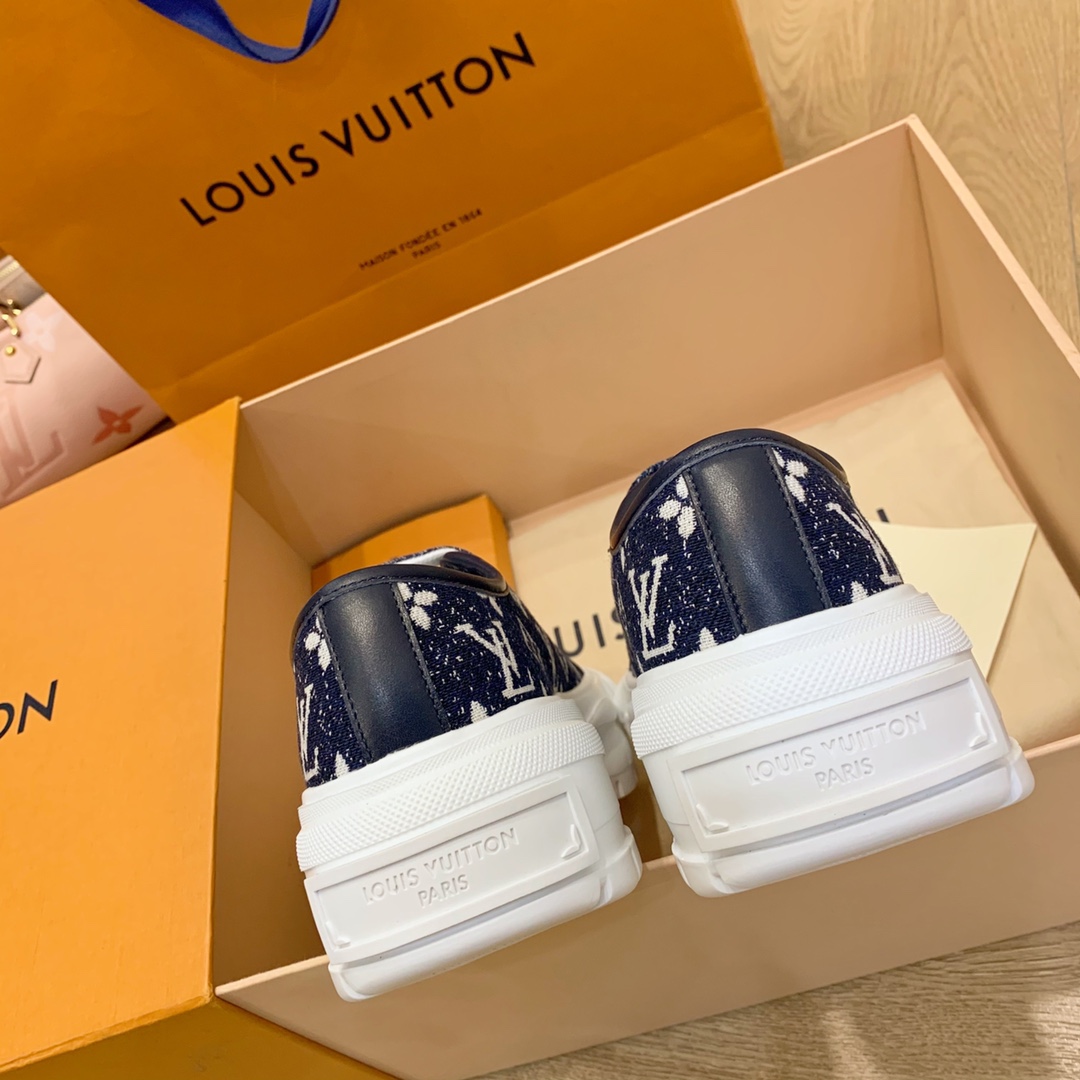 Louis Vuitton LV SQUAD TRAINER BOOTS 5 - vstockx