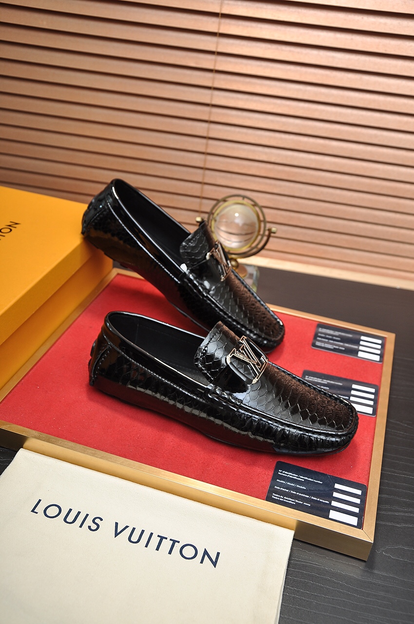 Louis Vuitton Leather Boots 14 - vstockx