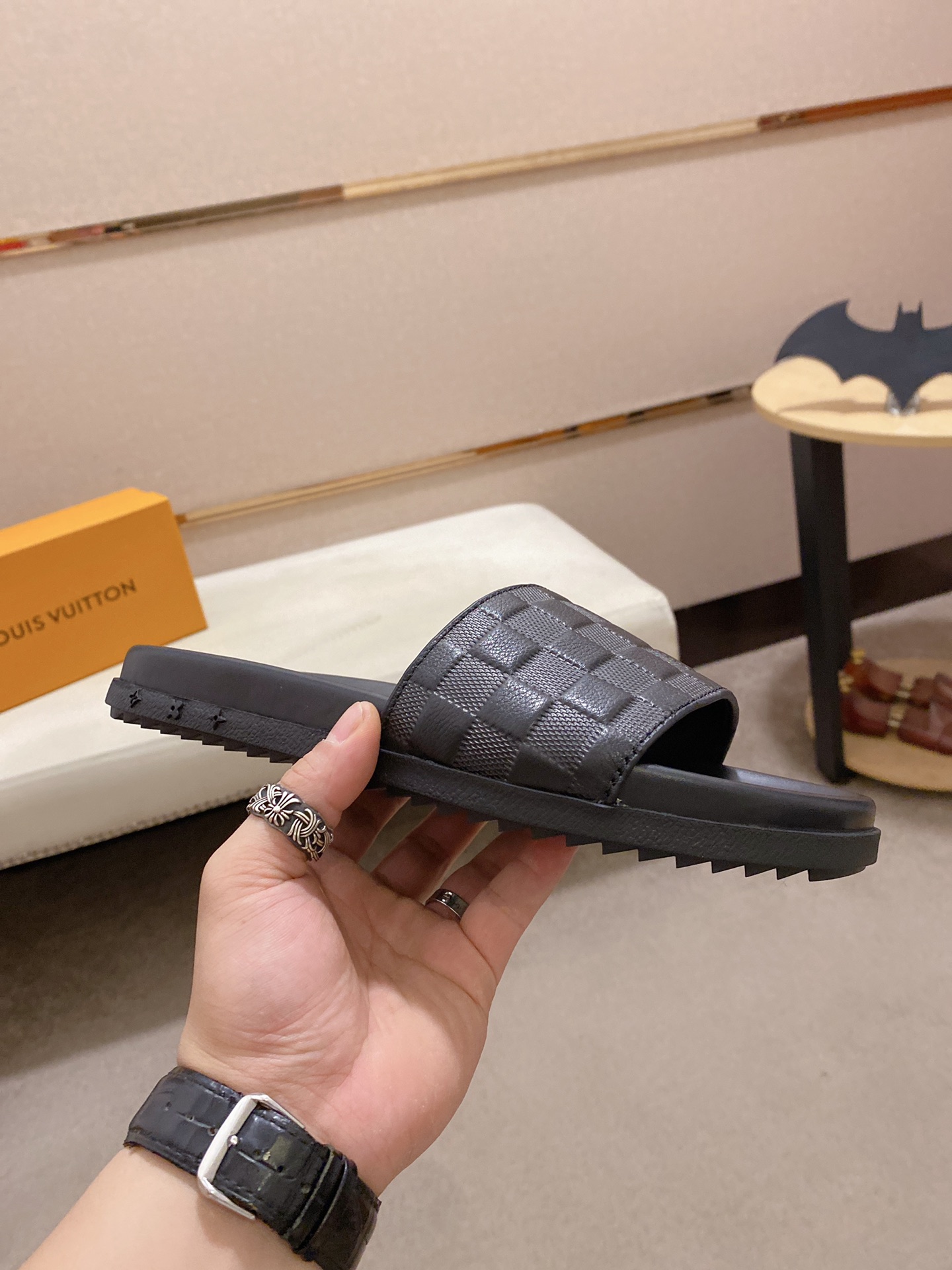 Louis Vuitton Slipper 6 - vstockx