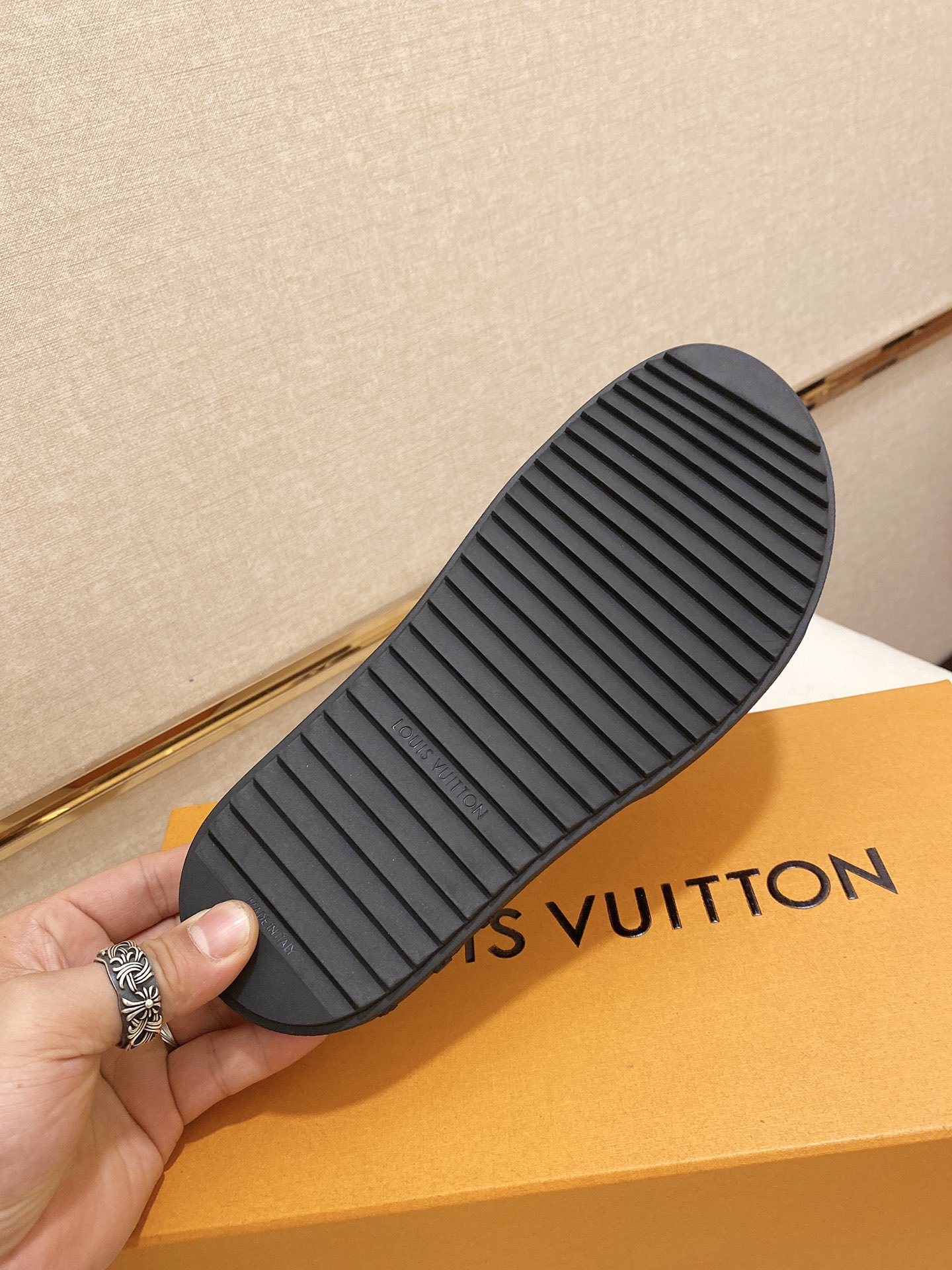 Louis Vuitton Slipper 12 - vstockx