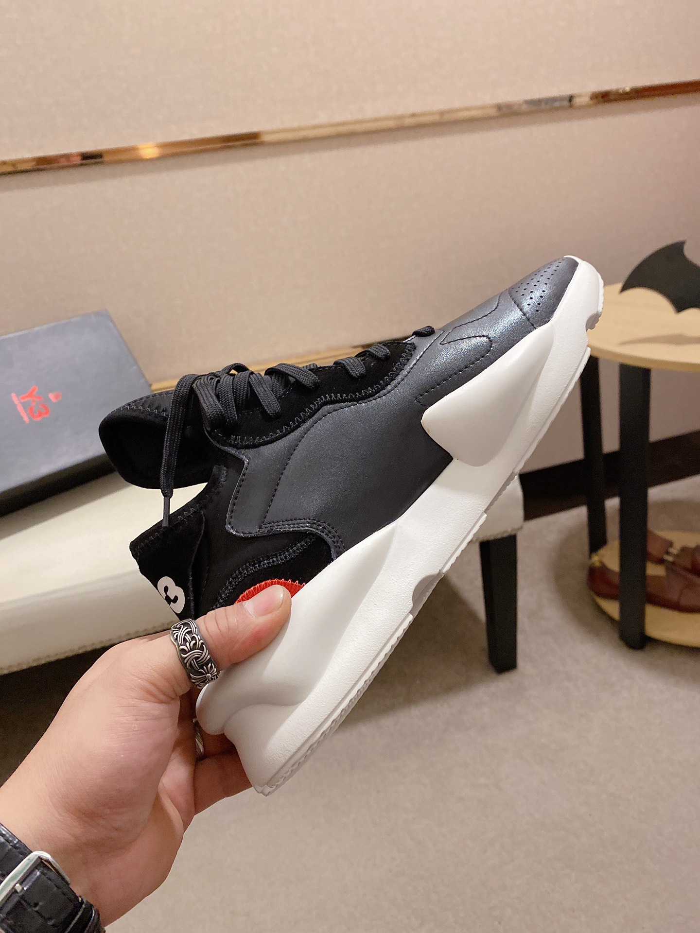 Y-3 Kaiwa Lace-Up Sneakers 19 - vstockx