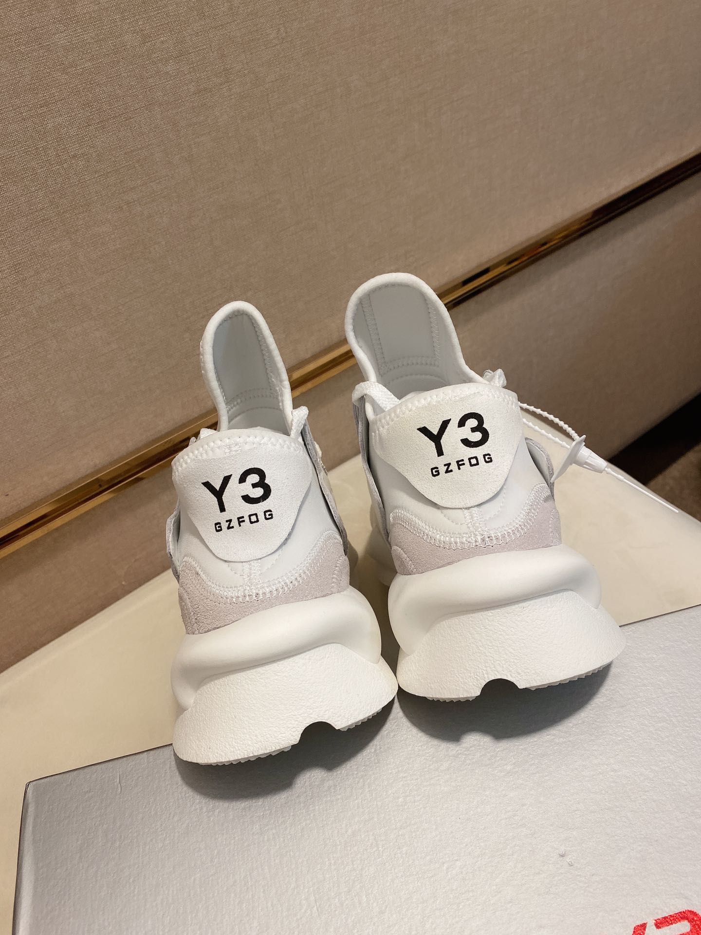 Y-3 Kaiwa Lace-Up Sneakers 40 - vstockx
