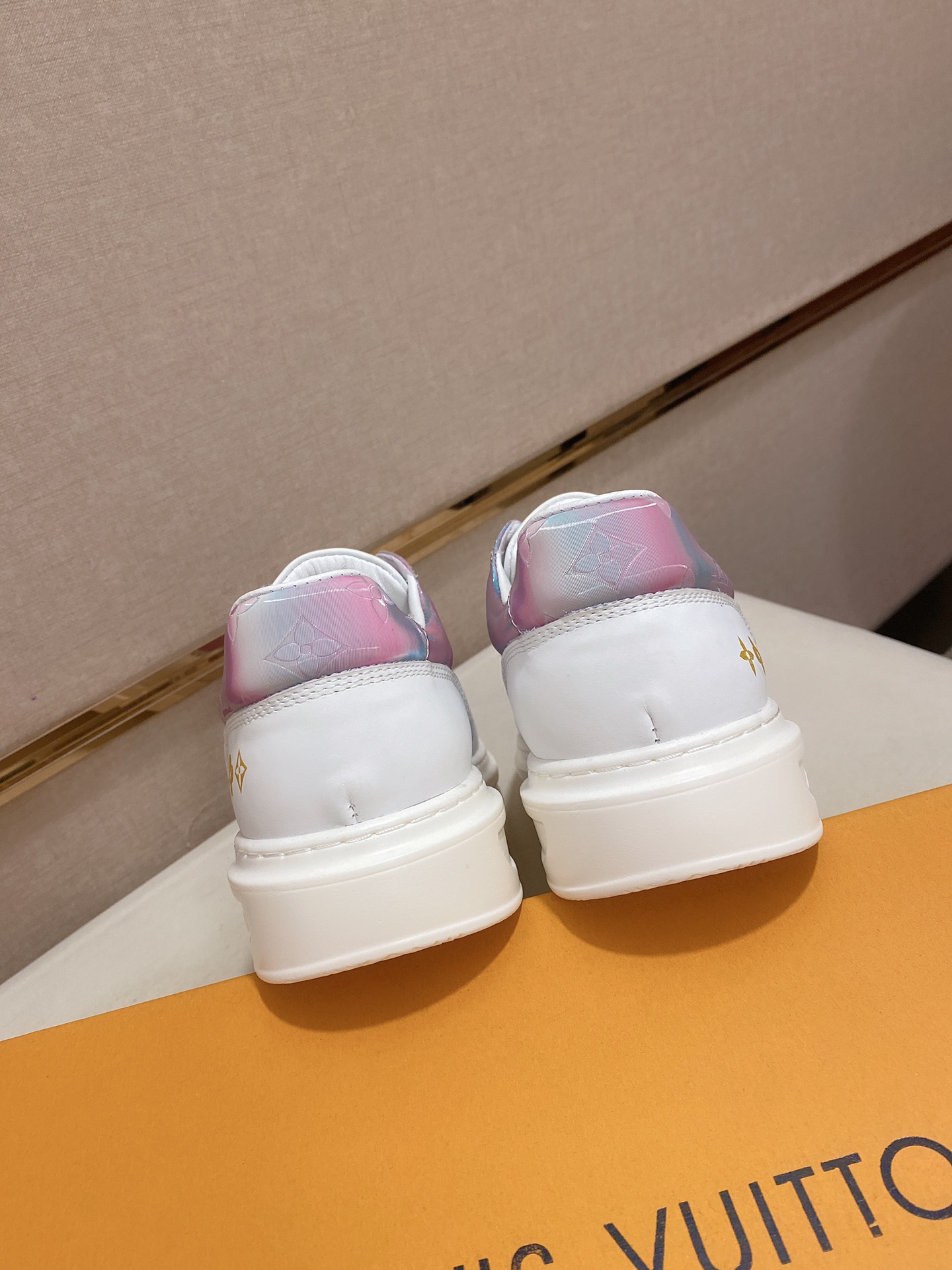 Louis Vuitton Low Top sneaker 112 - vstockx
