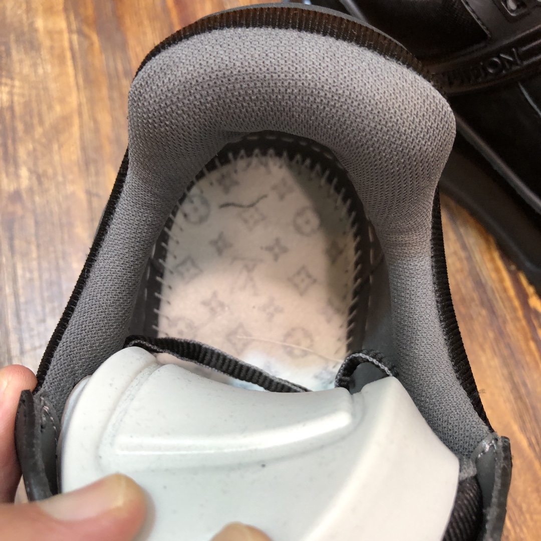 Louis Vuitton Trainer Sneakers 37 - vstockx