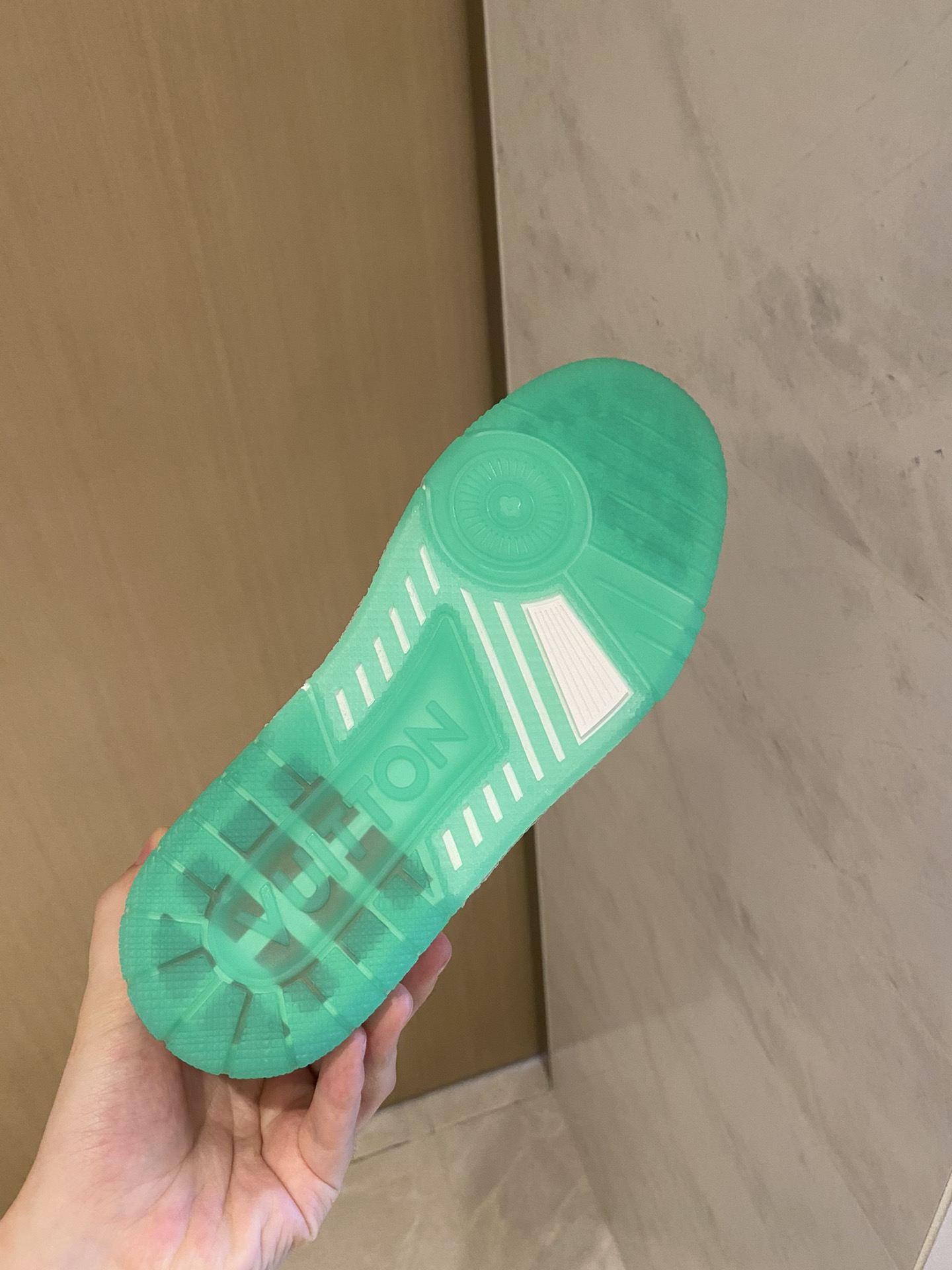 Louis Vuitton LV TRAINERS SNEAKER 9 - vstockx