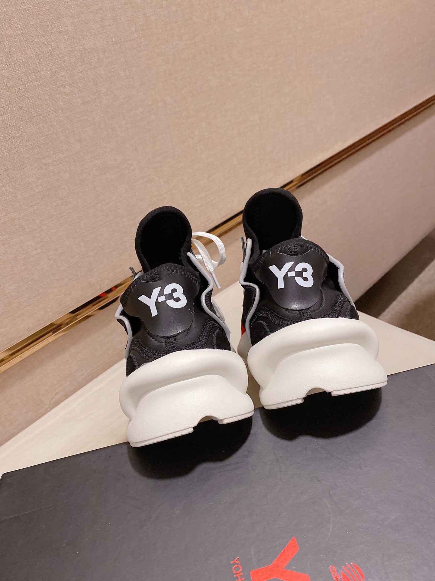 Y-3 Kaiwa Lace-Up Sneakers 13 - vstockx
