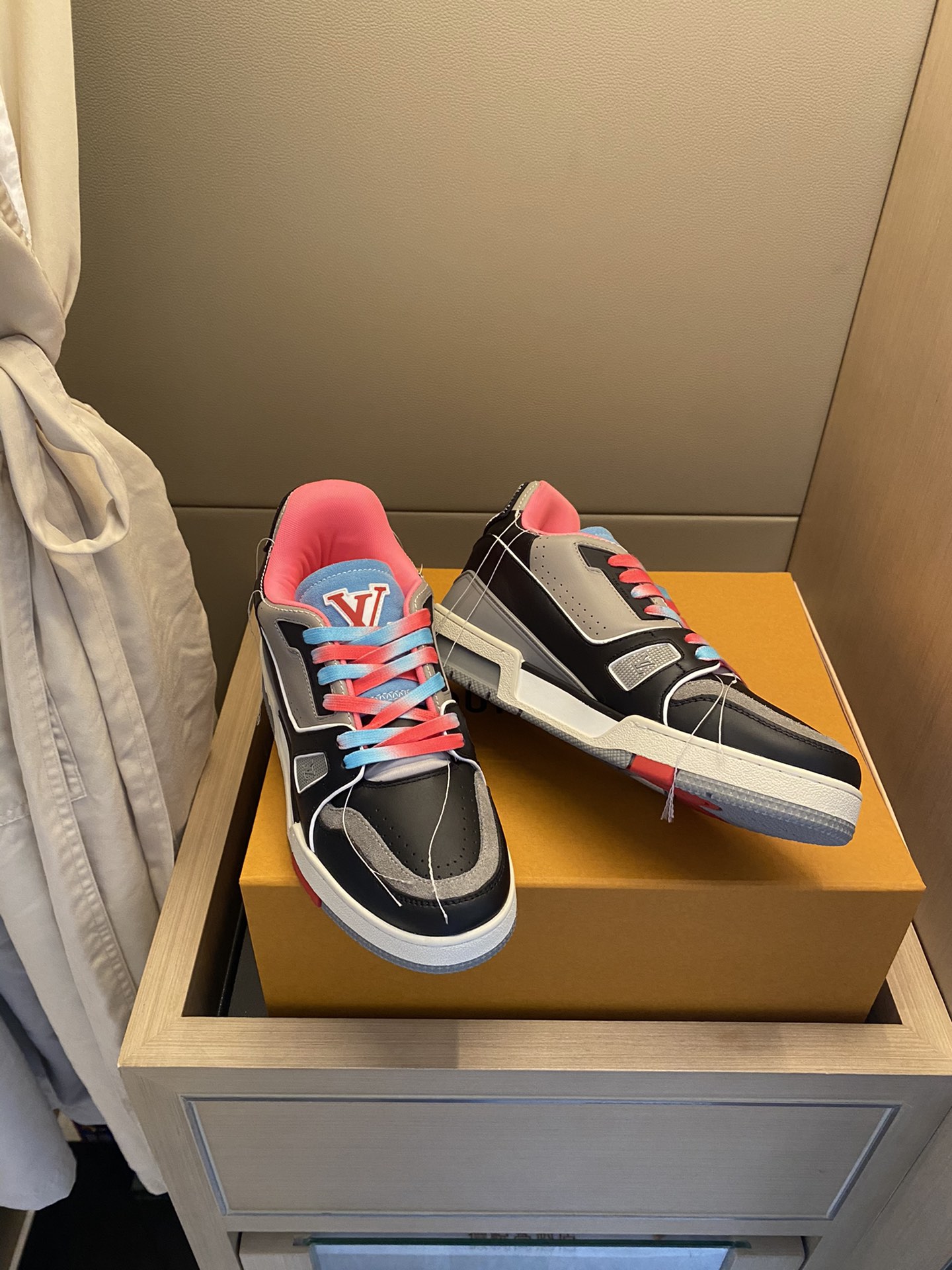 Louis Vuitton LV TRAINERS SNEAKER 9 - vstockx