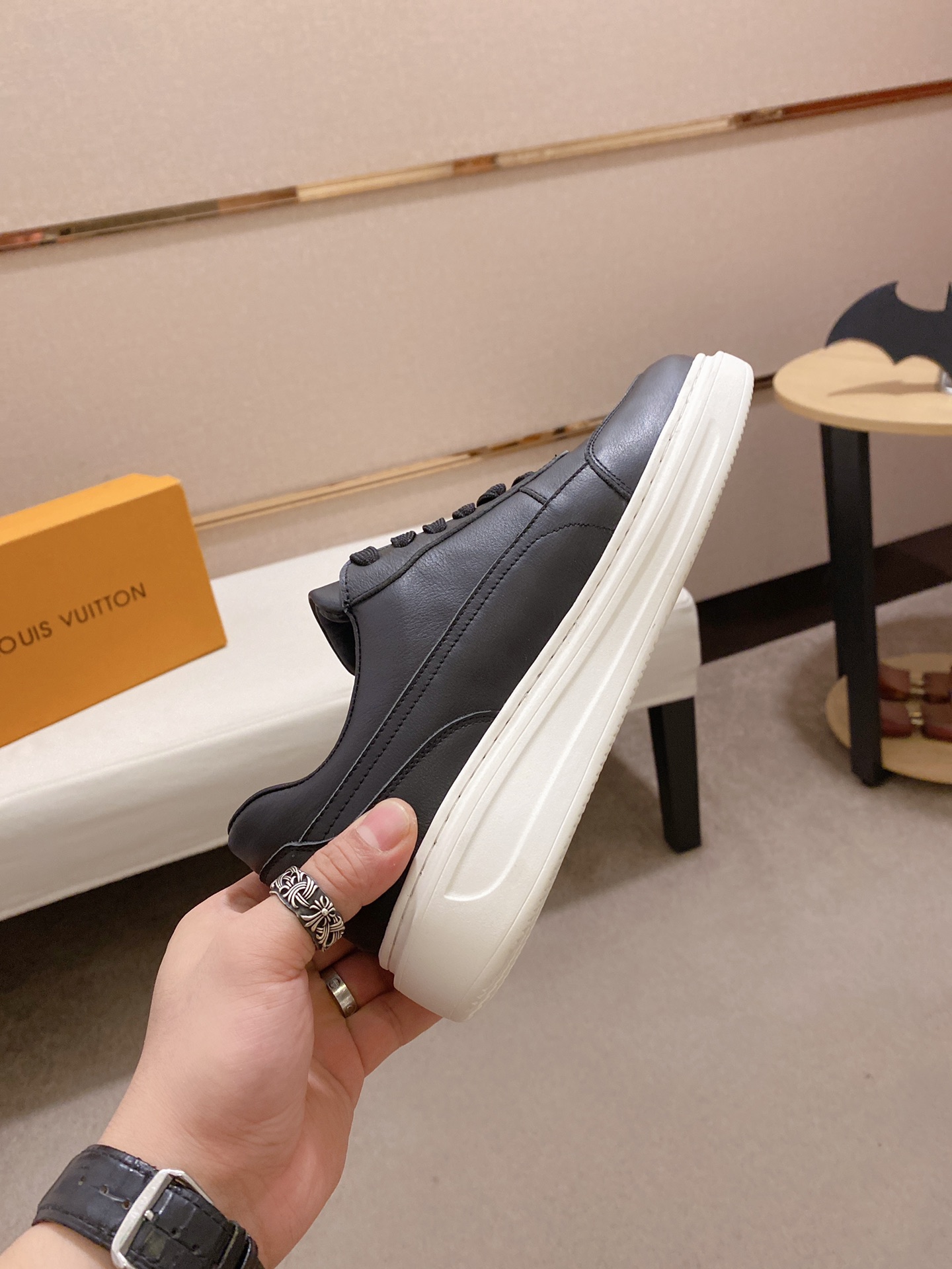 Louis Vuitton Low Top sneaker 126 - vstockx