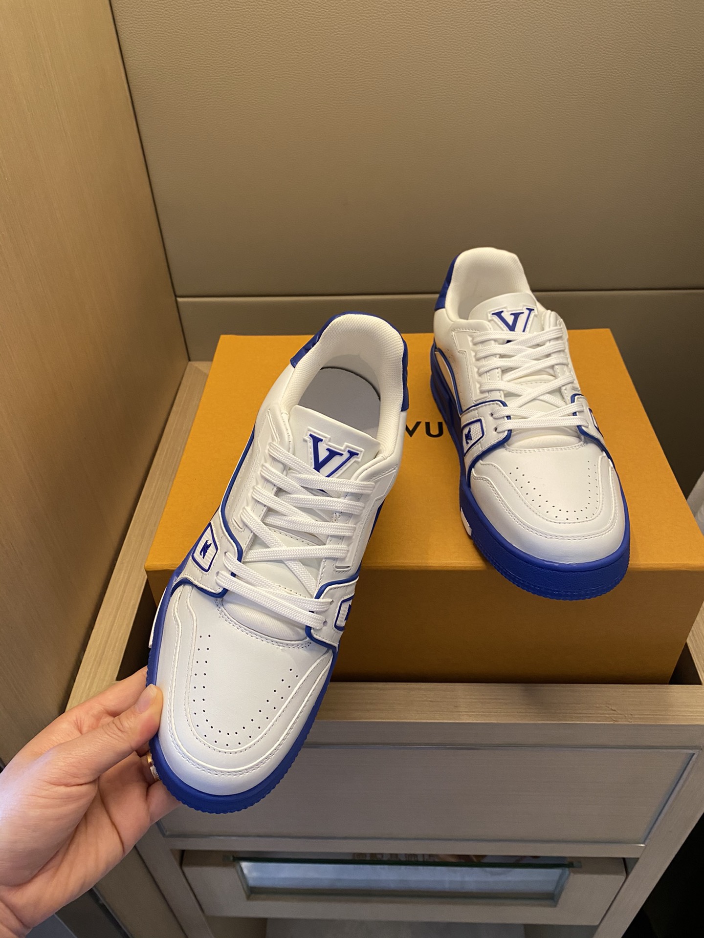 Louis Vuitton LV TRAINERS SNEAKER 9 - vstockx