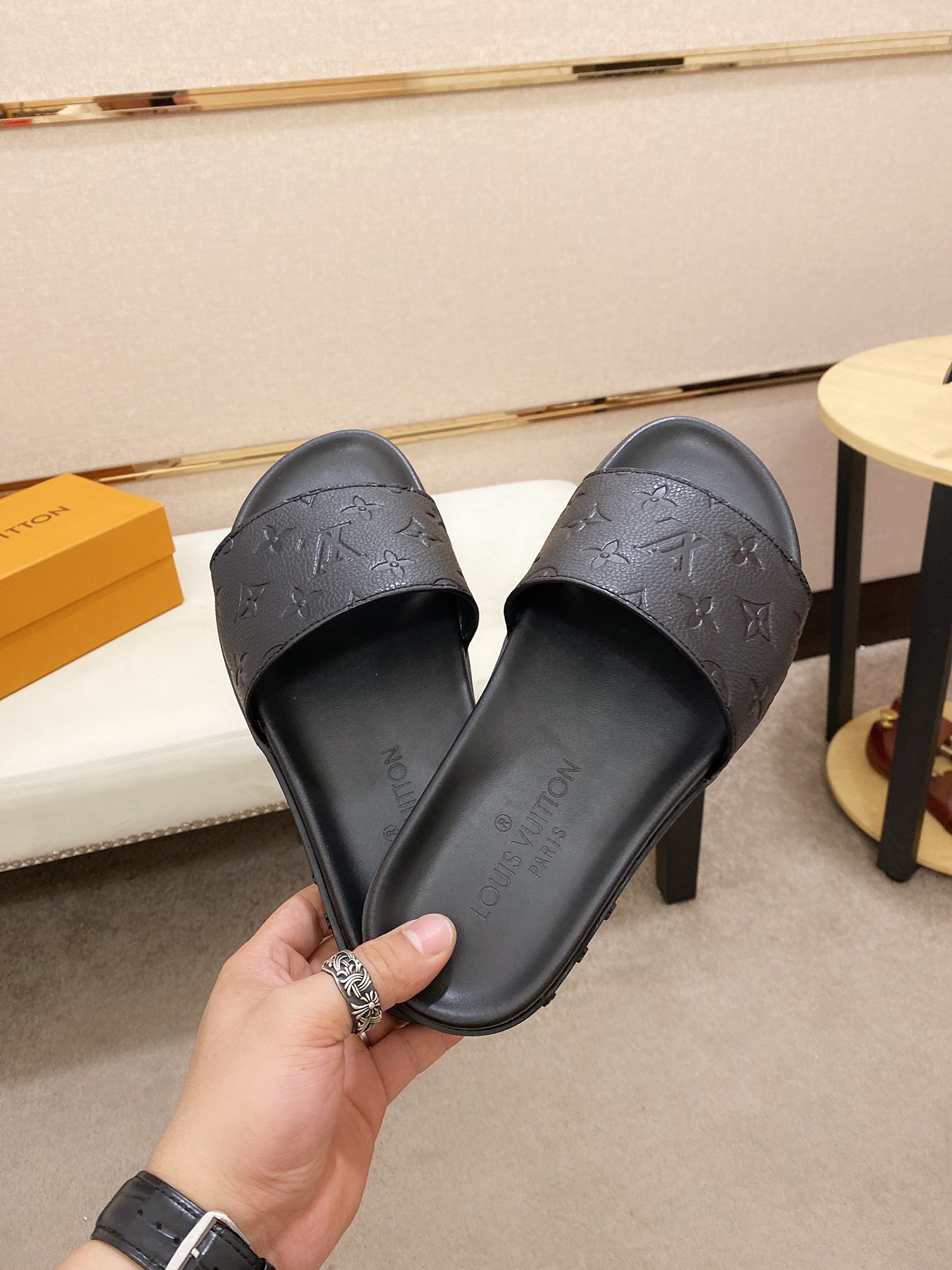 Louis Vuitton Slipper 16 - vstockx